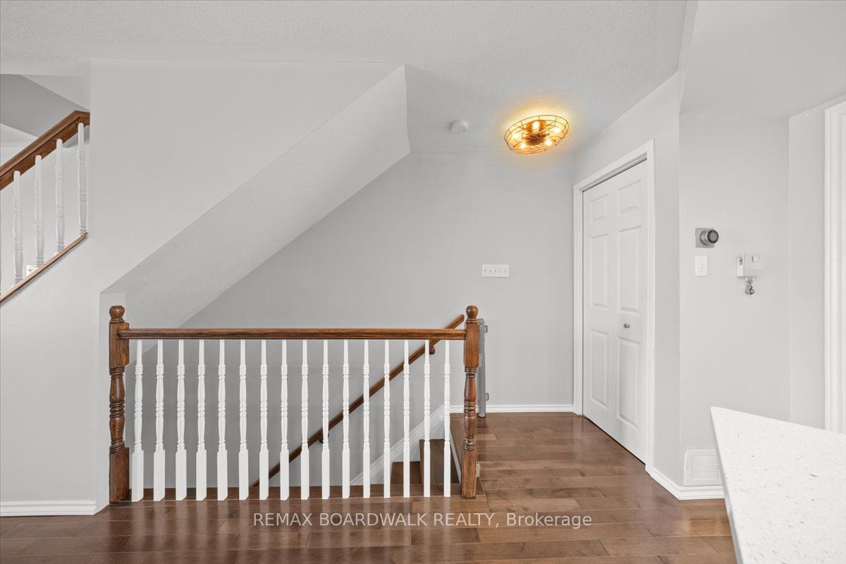 366 CROWNRIDGE Drive, Kanata, ON K2M 3A4 photo 3