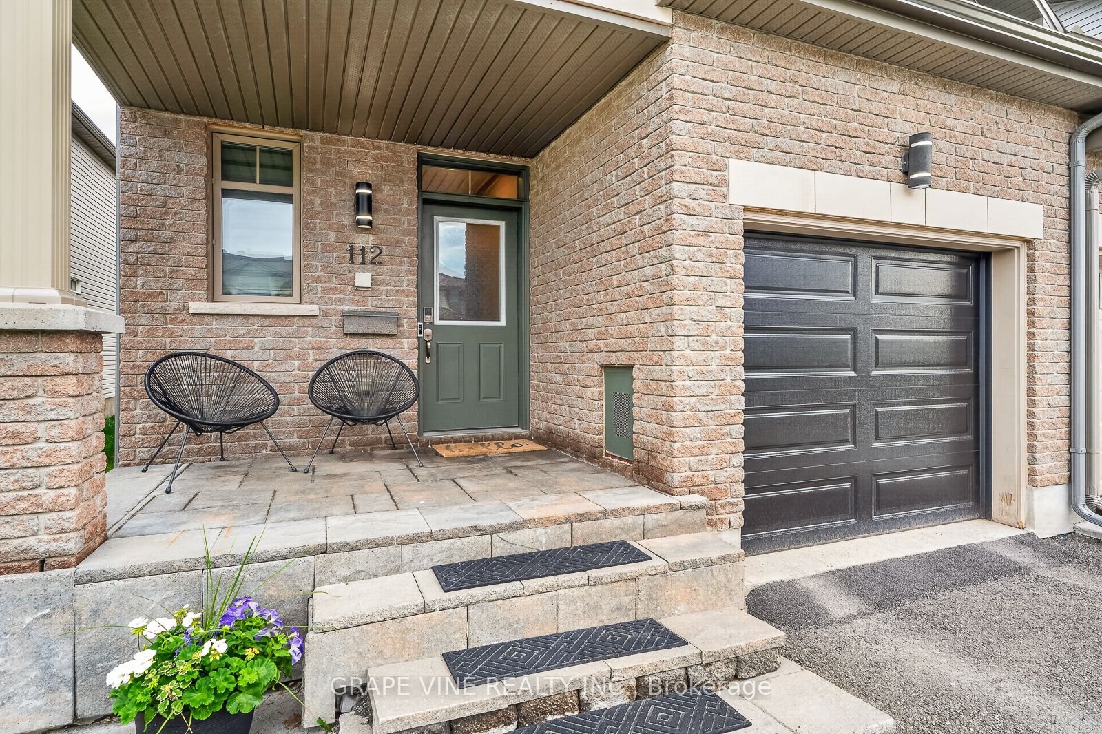 112 Hawkshaw Crescent, Barrhaven, ON K2J 0J6 photo 2