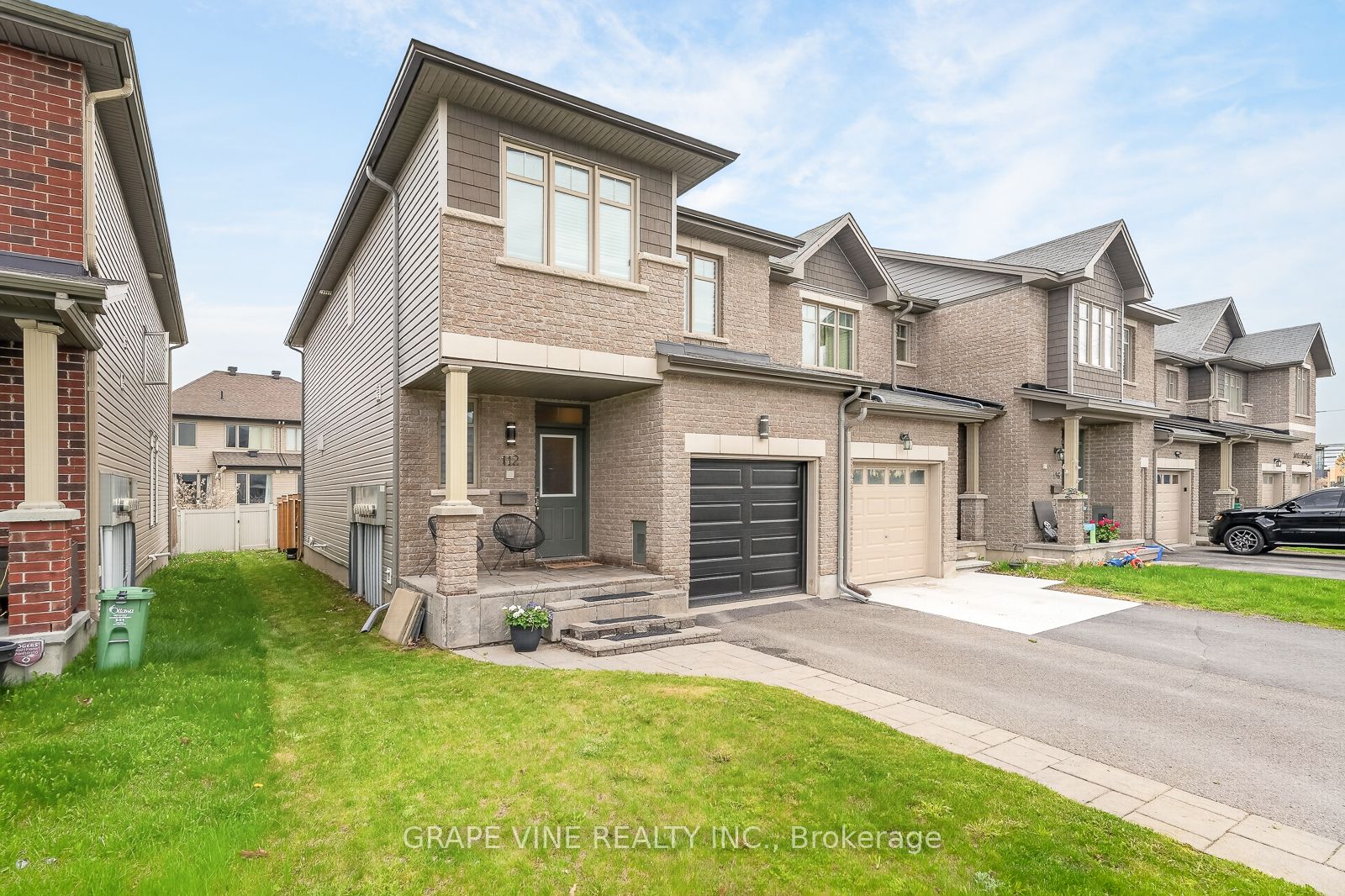 112 Hawkshaw Crescent, Barrhaven, ON K2J 0J6 photo 3