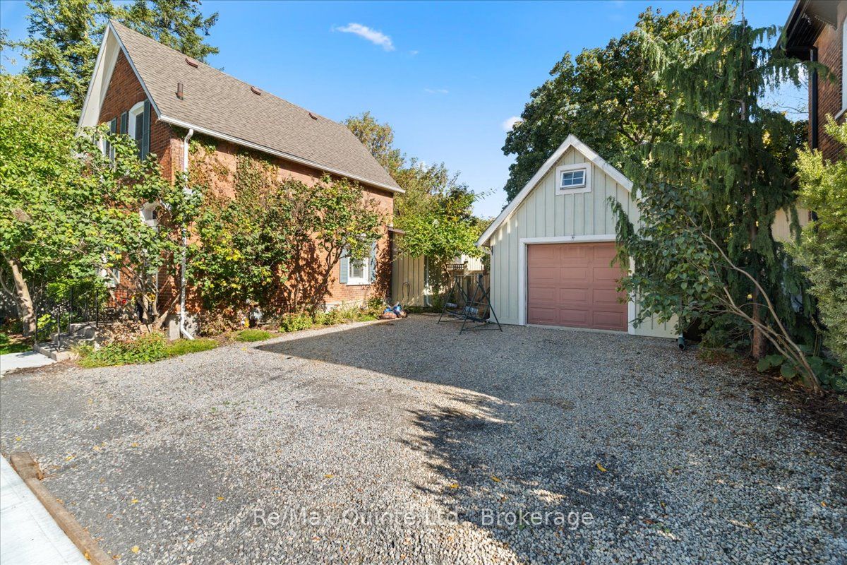 370 Main Street, Prince Edward County, ON K0K 2T0 photo 3