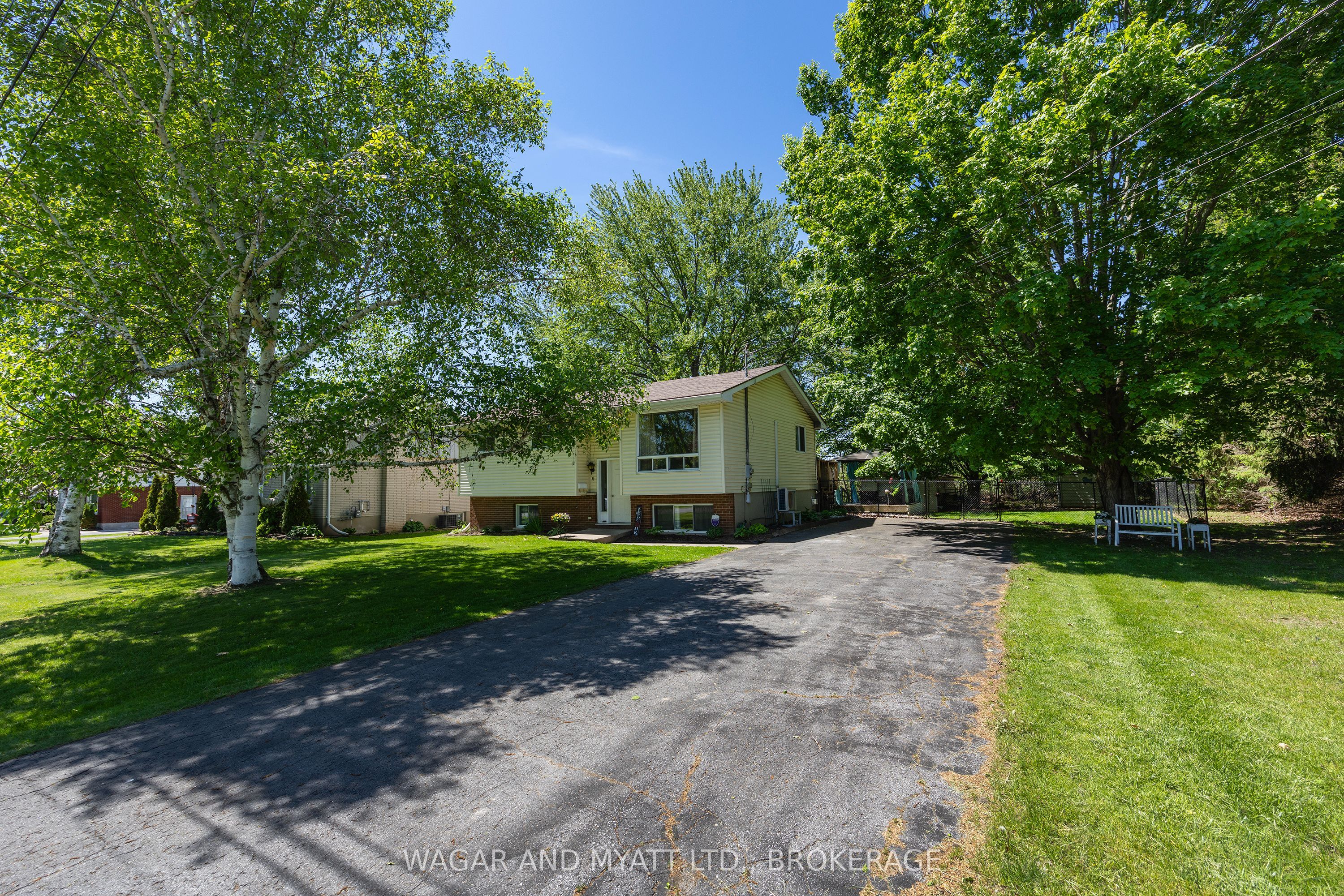 39 RIVERVIEW Drive, Greater Napanee, ON K7R 3A1 photo 2