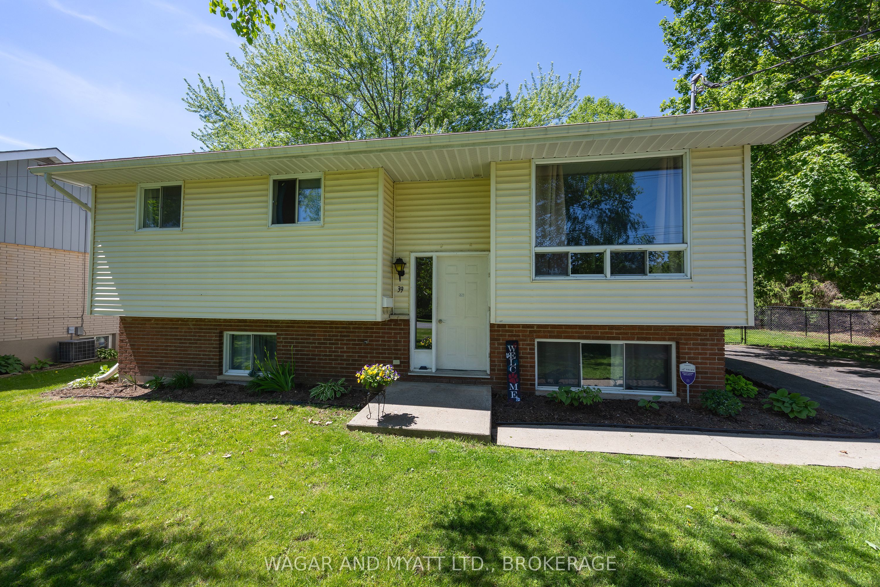 39 RIVERVIEW Drive, Greater Napanee, ON K7R 3A1 photo 4