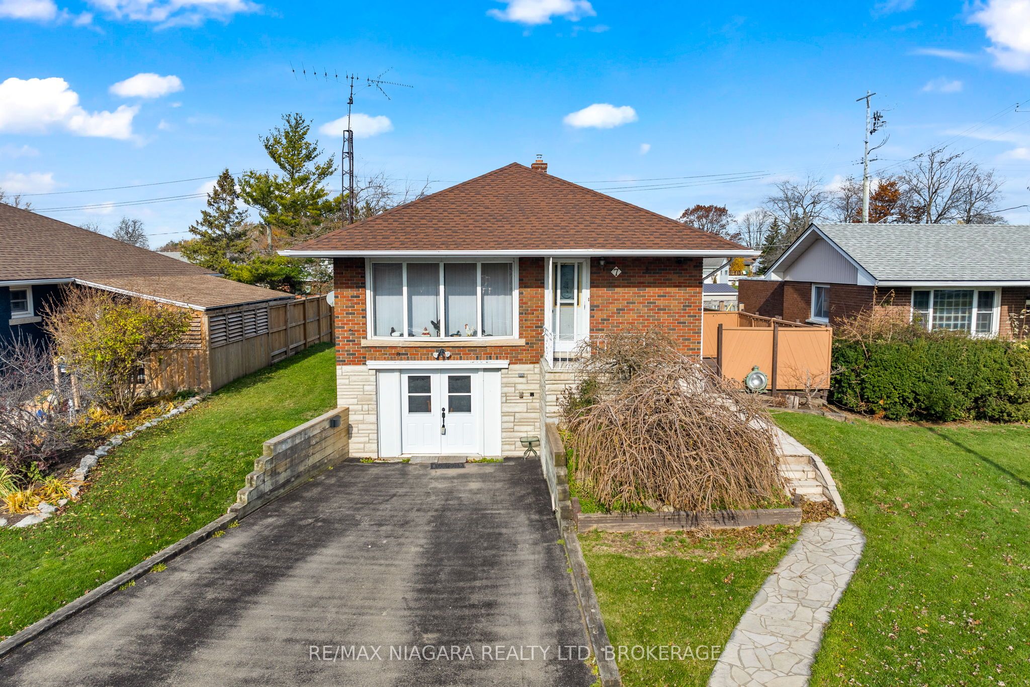 7 South Crescent, Port Colborne, ON L3K 2X8 photo 2