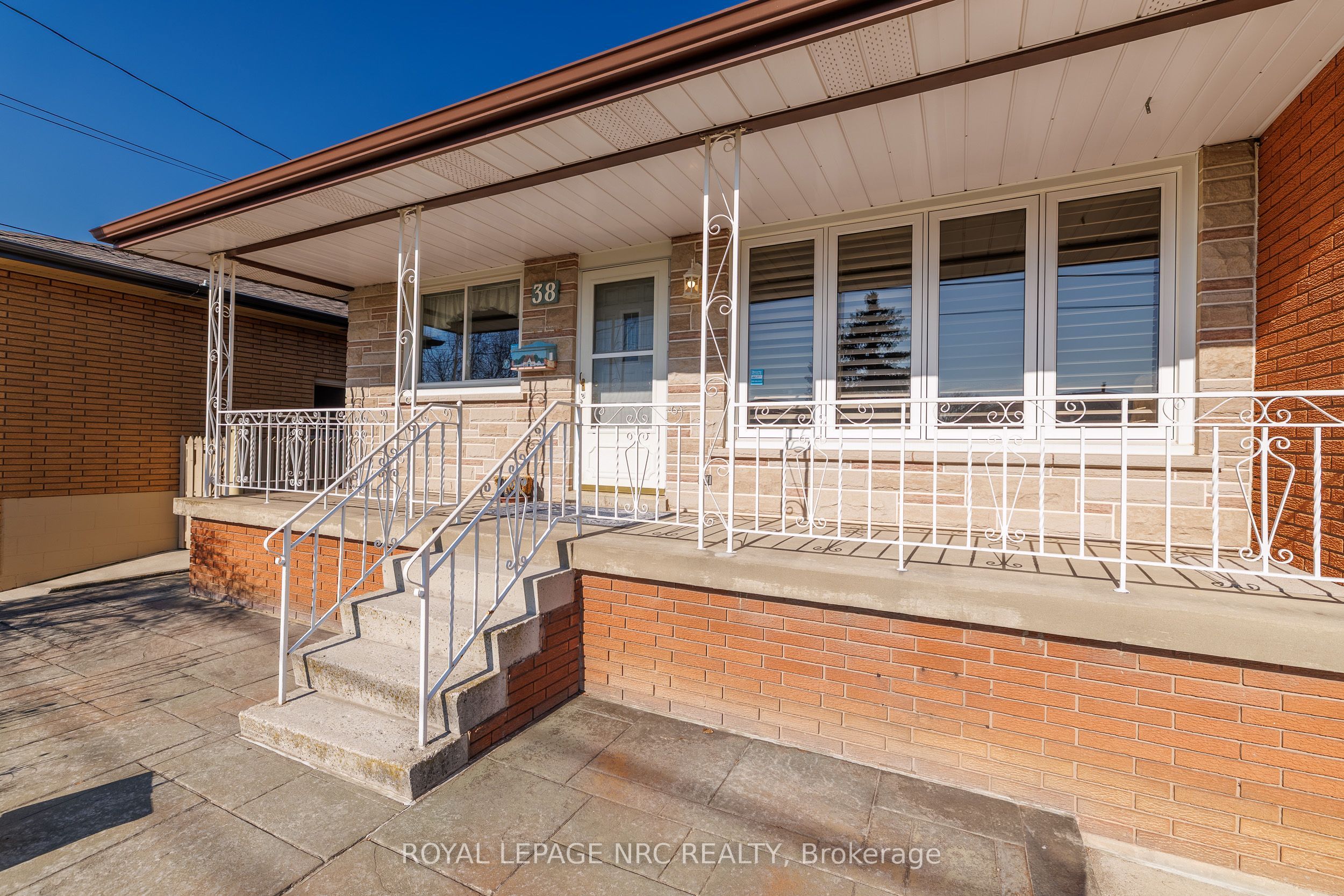 38 Rivercrest Road, Hamilton, ON L8E 1M9