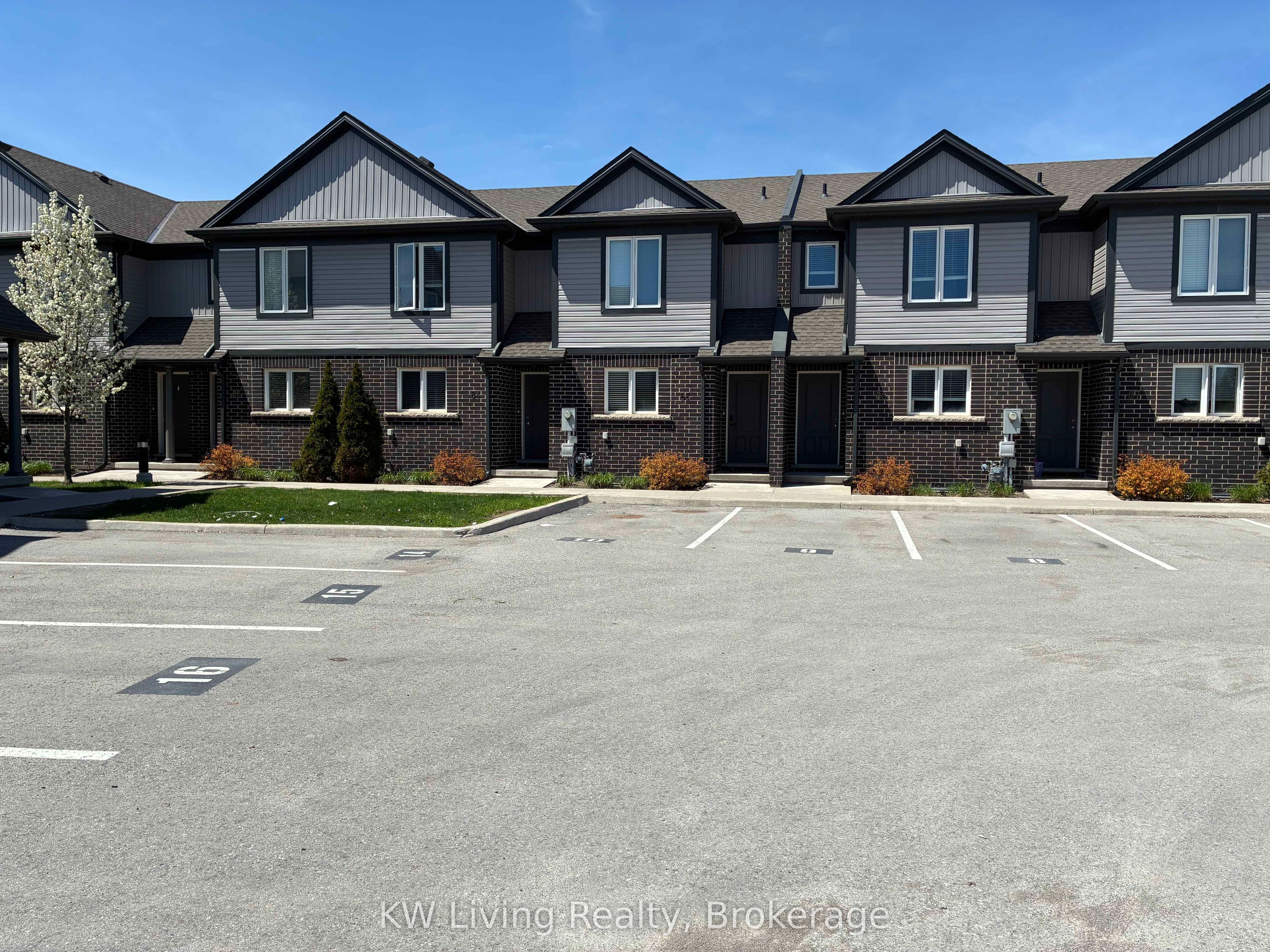 7768 Ascot Circle 86, Niagara Falls, ON L2H 3P9