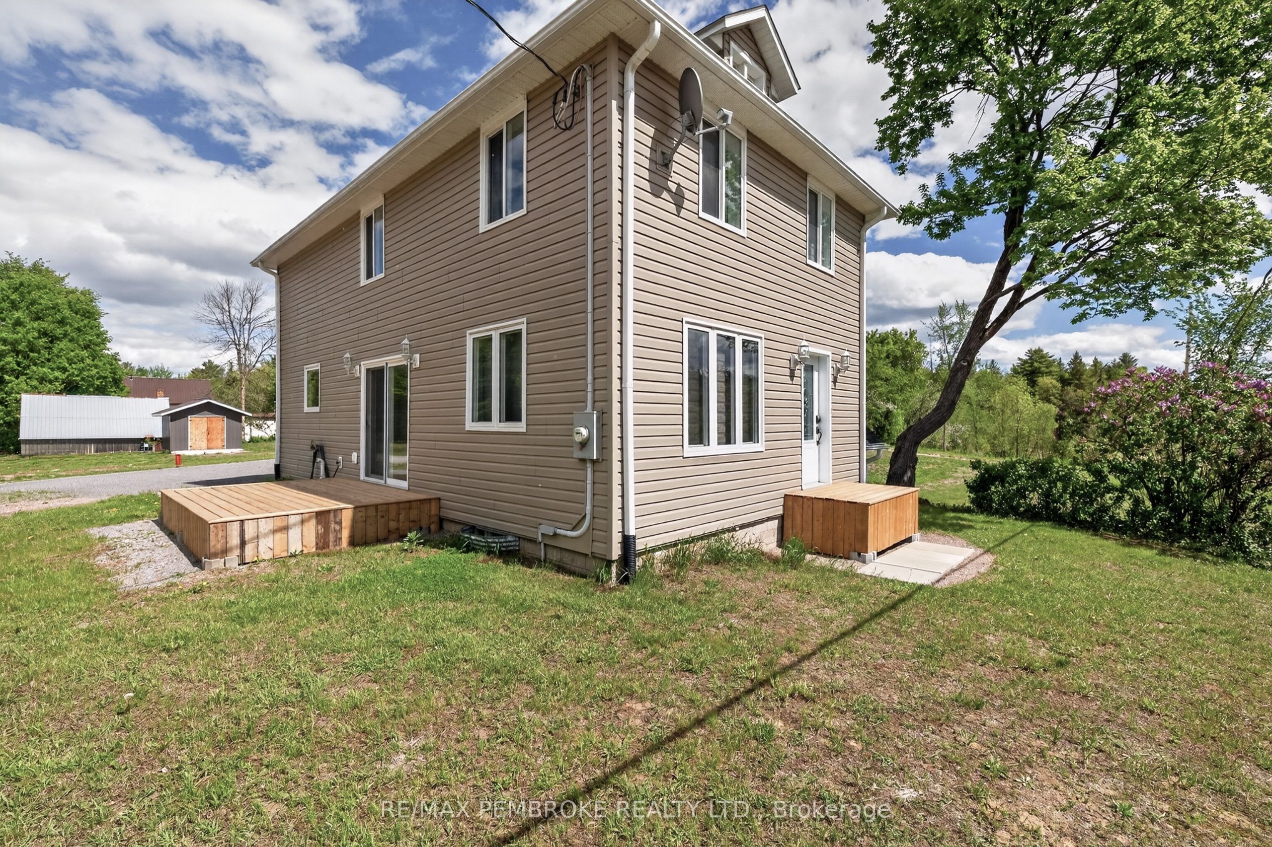 387 SELL Road, North Algona Wilberforce, ON K8A 6W4