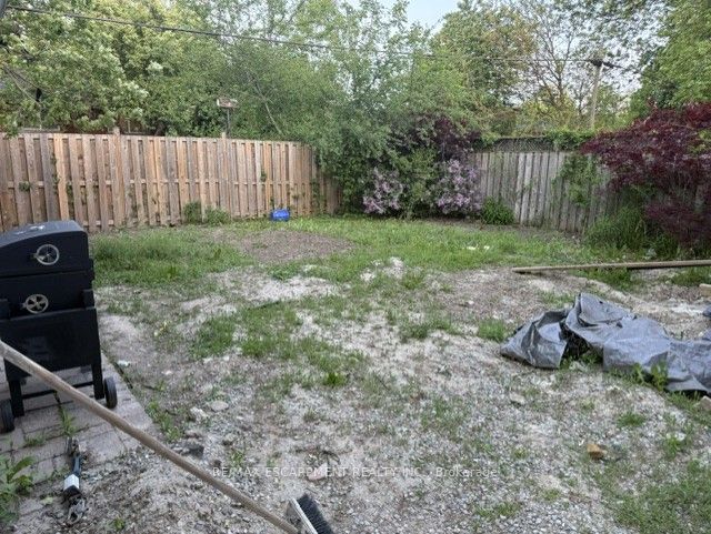93 HOWARD Avenue, Hamilton, ON L9A 2W4 photo 3