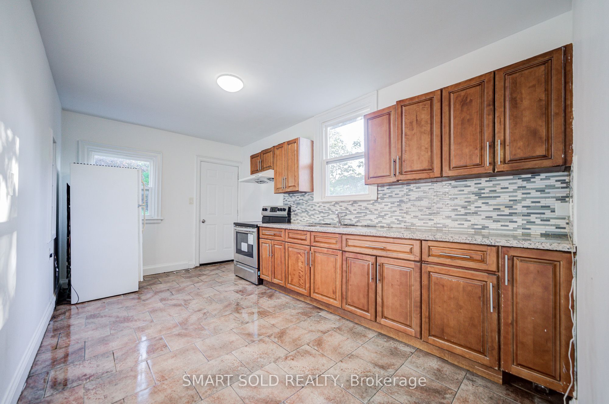 77 Fennell Avenue, Hamilton, ON L9C 1E8