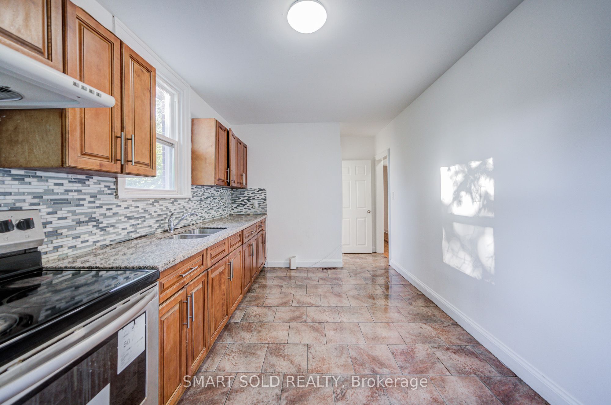 77 Fennell Avenue, Hamilton, ON L9C 1E8 photo 5