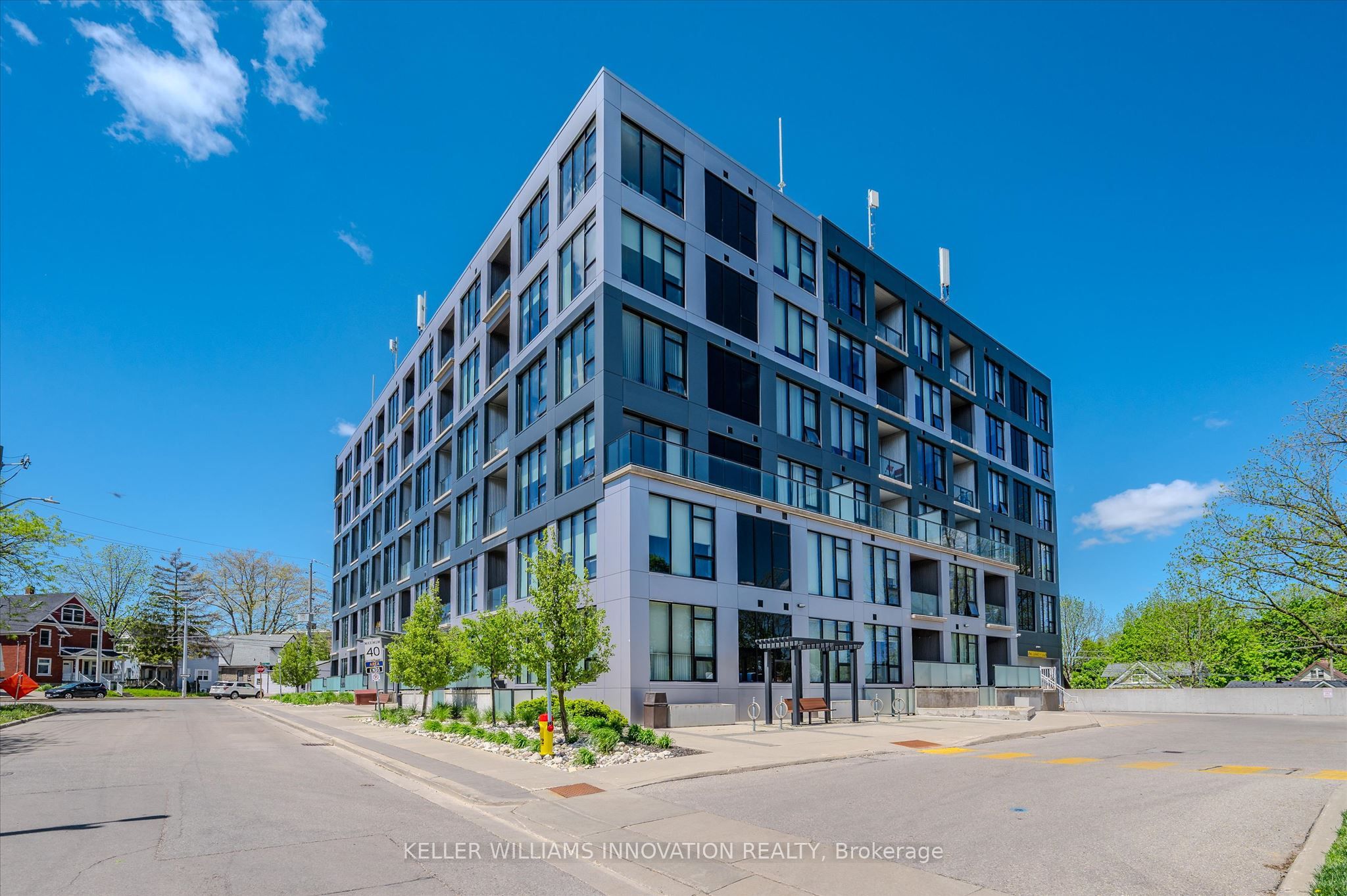 690 King Street W 623, Kitchener, ON N2H 5L8 photo 2