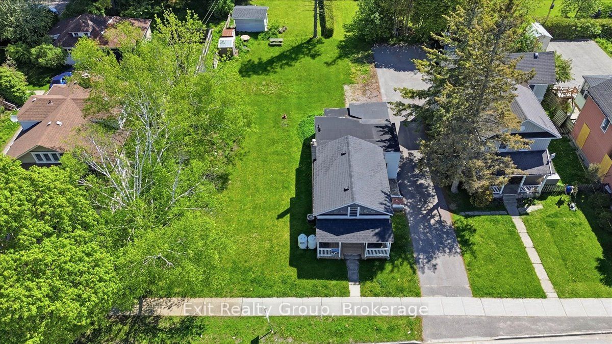 27 Young Street, Brighton, ON K0K 1H0