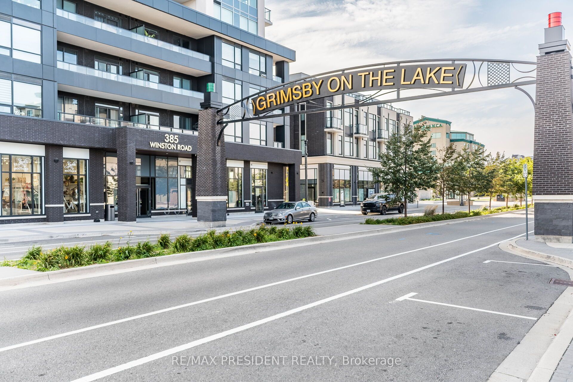 385 Winston Road 205, Grimsby, ON L3M 4E8