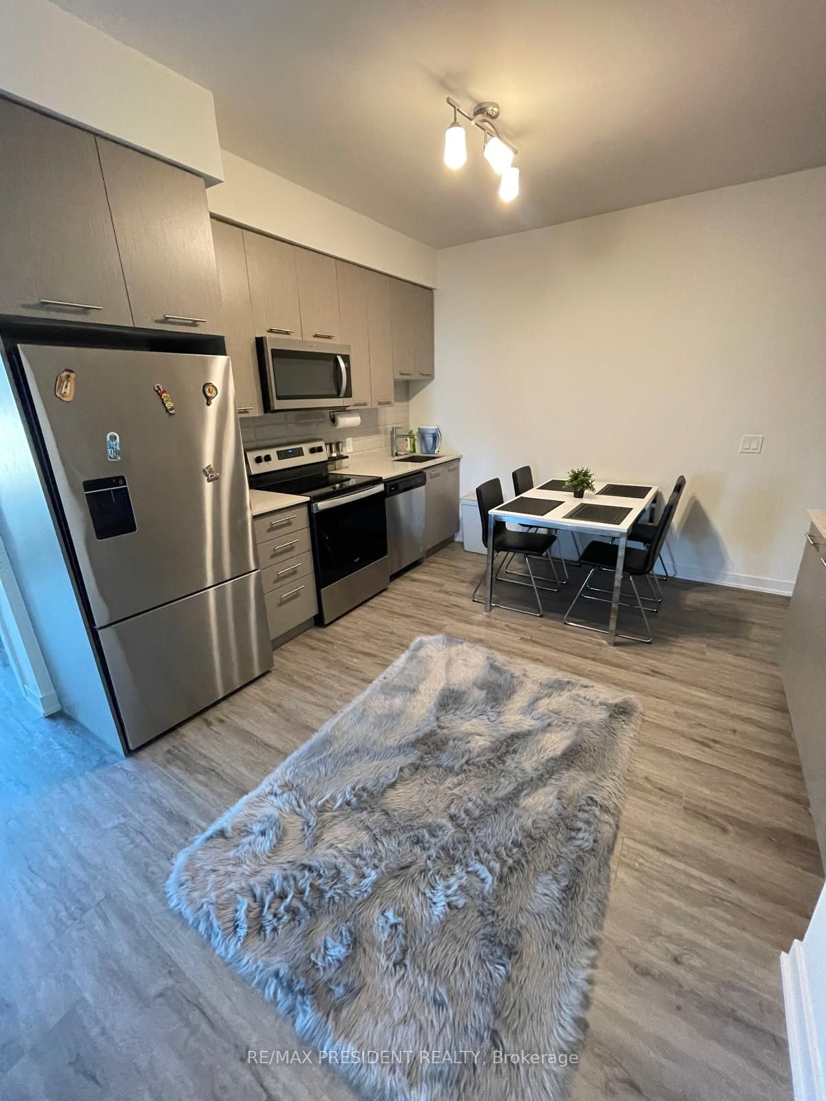 385 Winston Road 205, Grimsby, ON L3M 4E8 photo 3