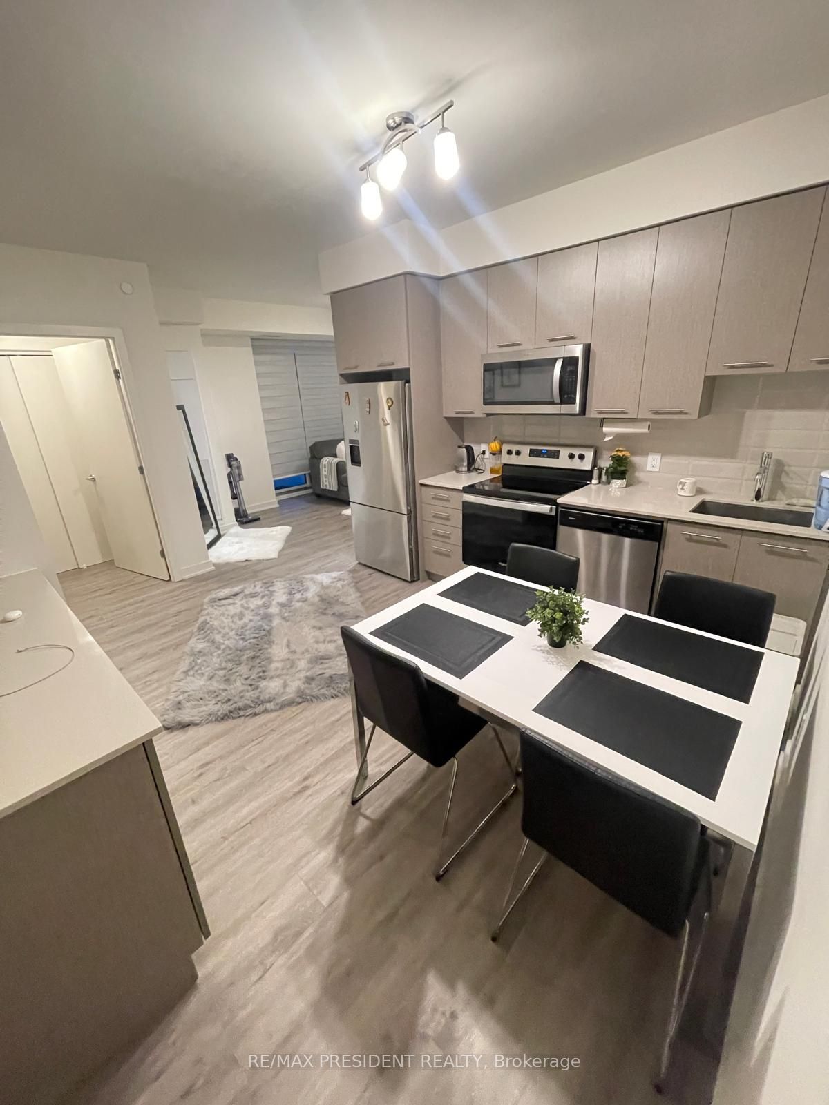 385 Winston Road 205, Grimsby, ON L3M 4E8 photo 4