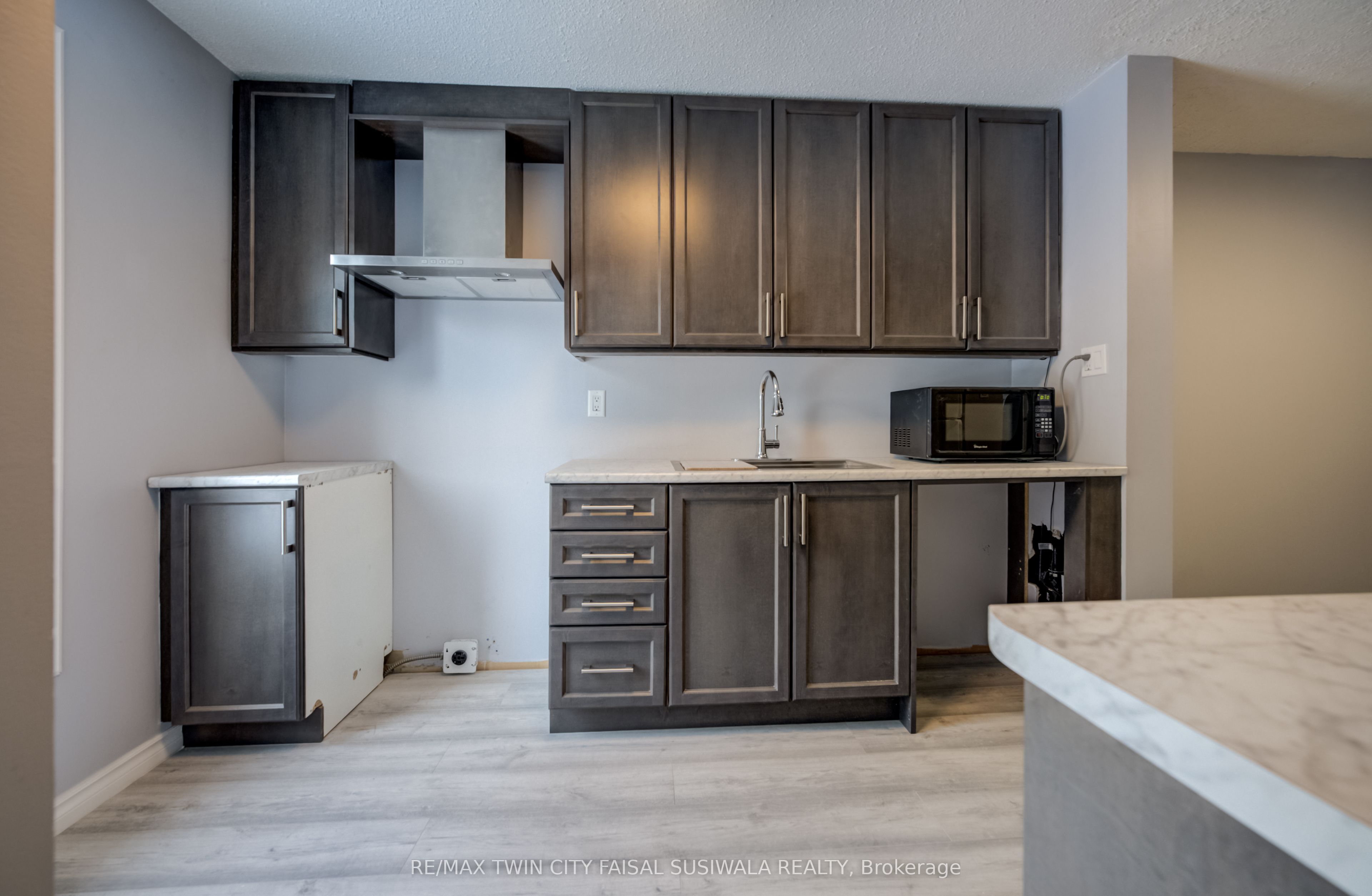 249 Cedarbrae Avenue 18, Waterloo, ON N2L 4S8 photo 4