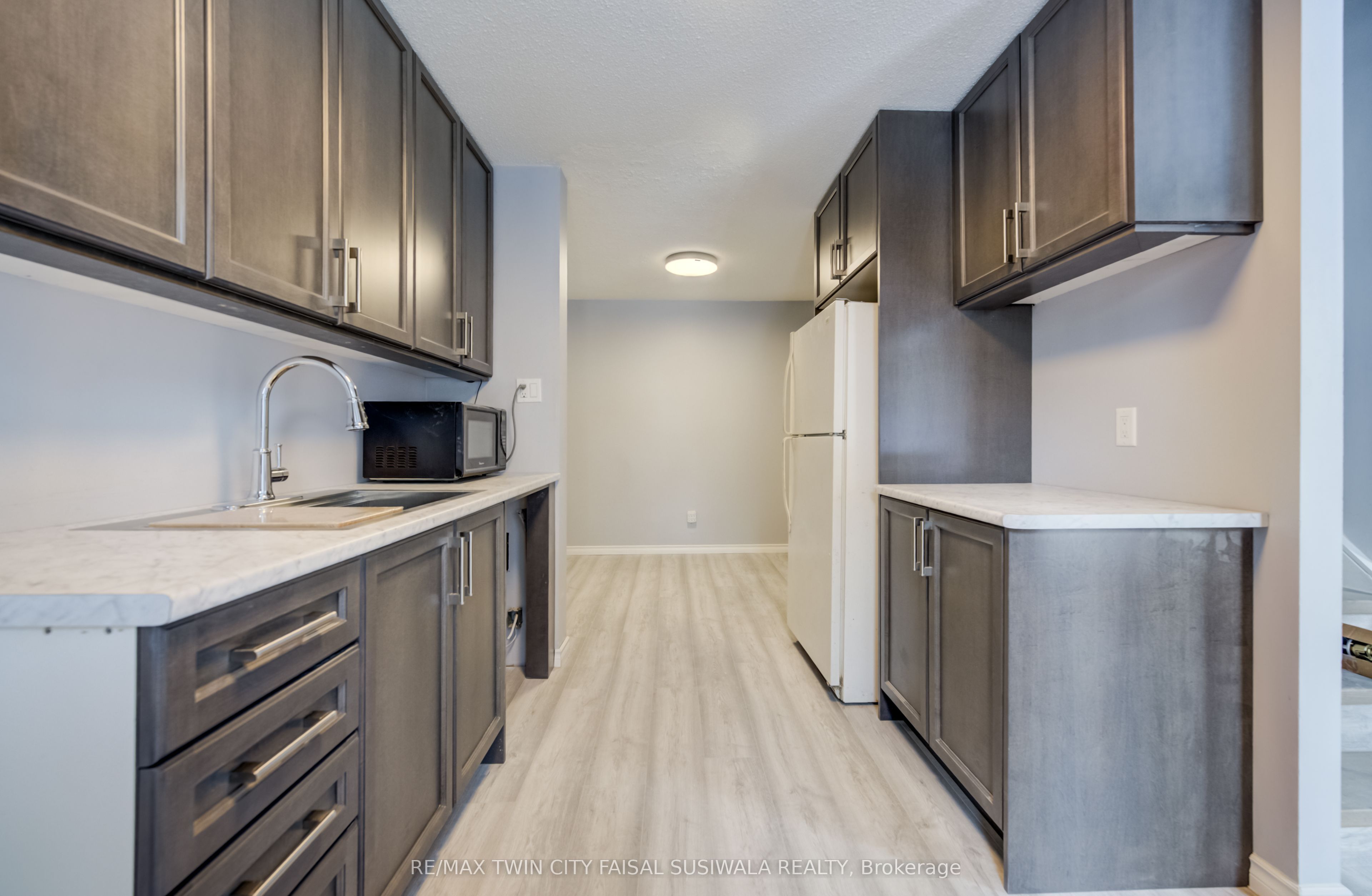 249 Cedarbrae Avenue 18, Waterloo, ON N2L 4S8 photo 5