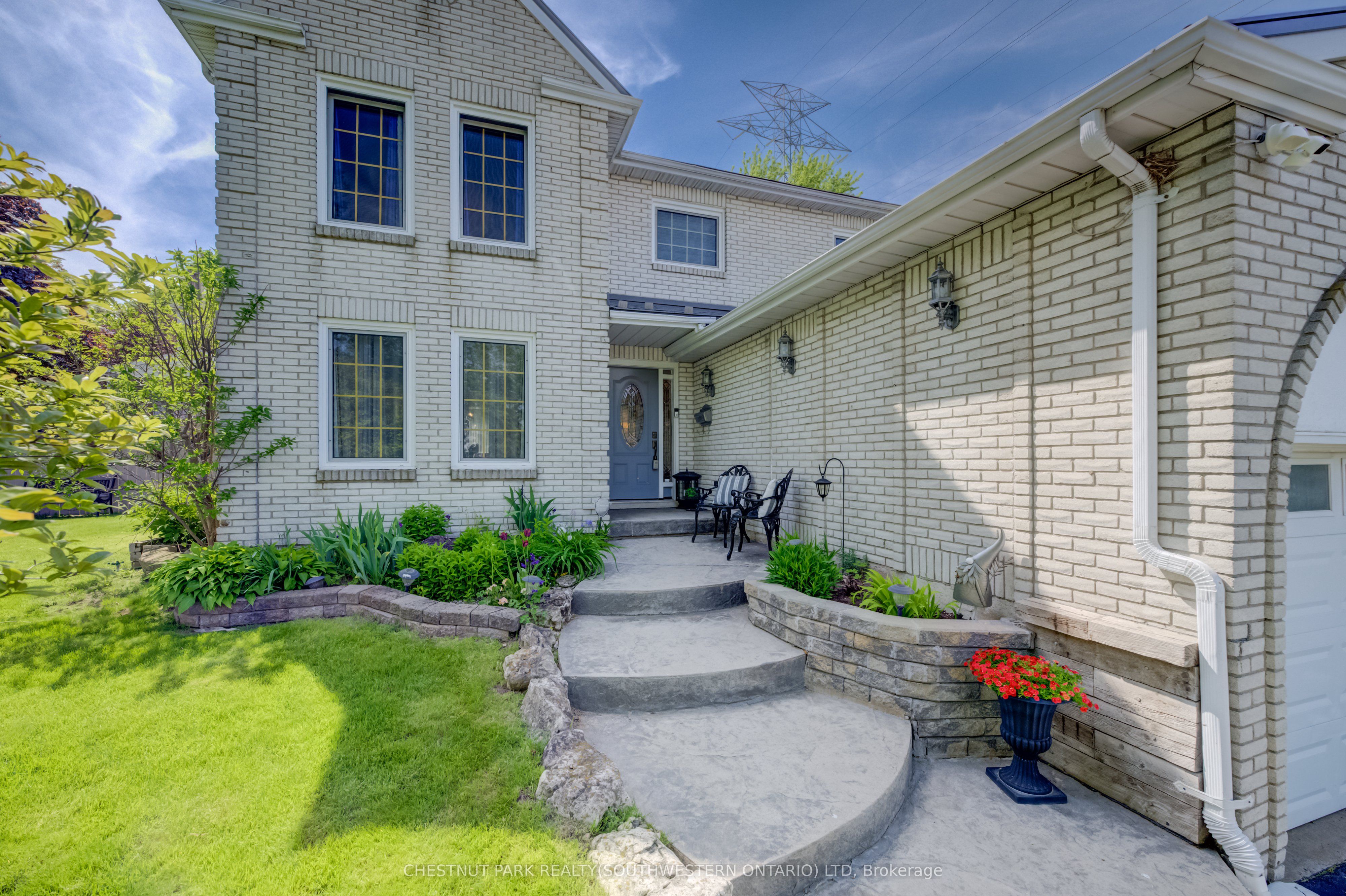 135 Royal Orchard Drive, Waterloo, ON N2N 1S2 photo 3