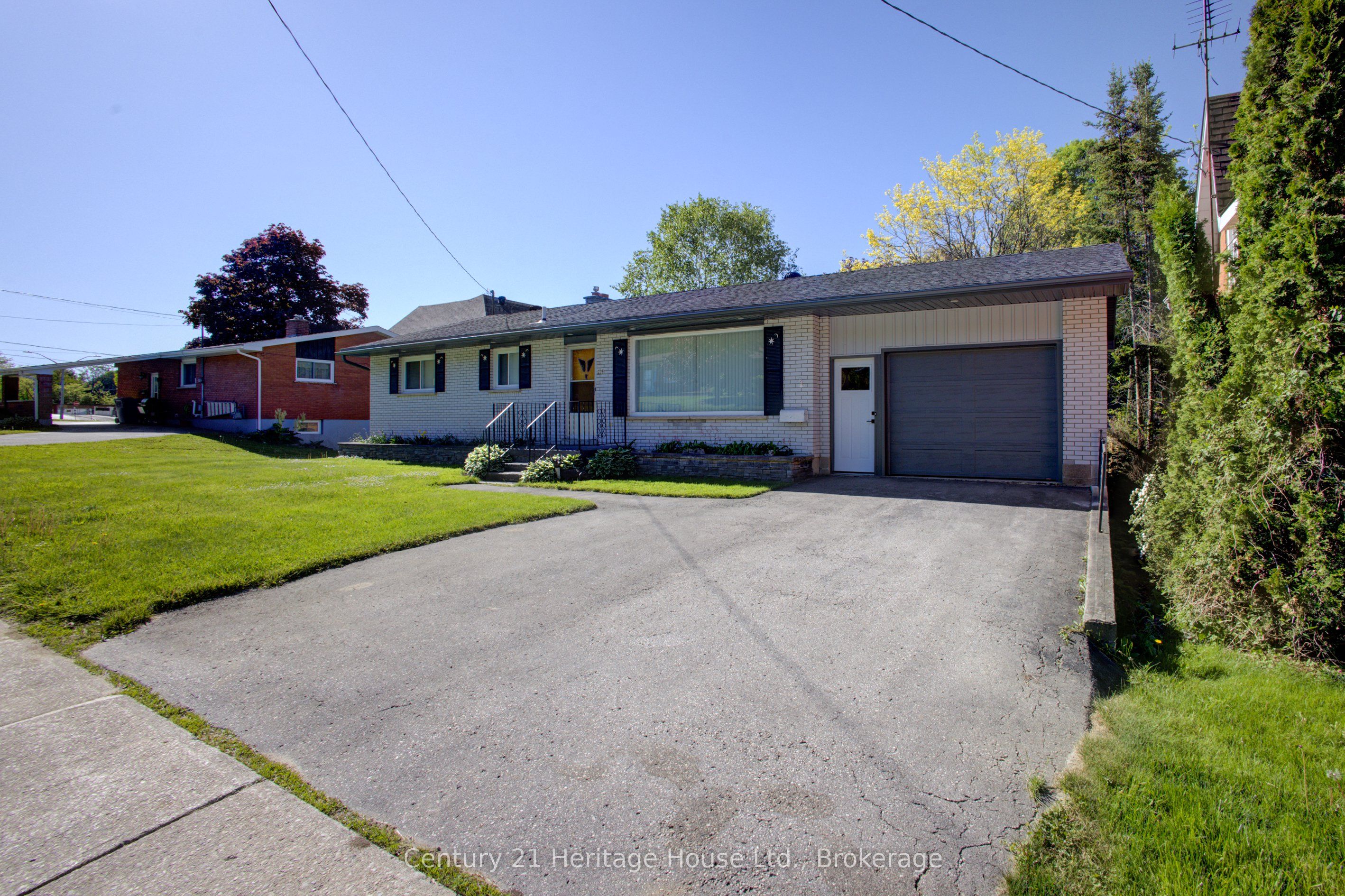 225 George Street W, West Grey, ON N0G 1R0 photo 2