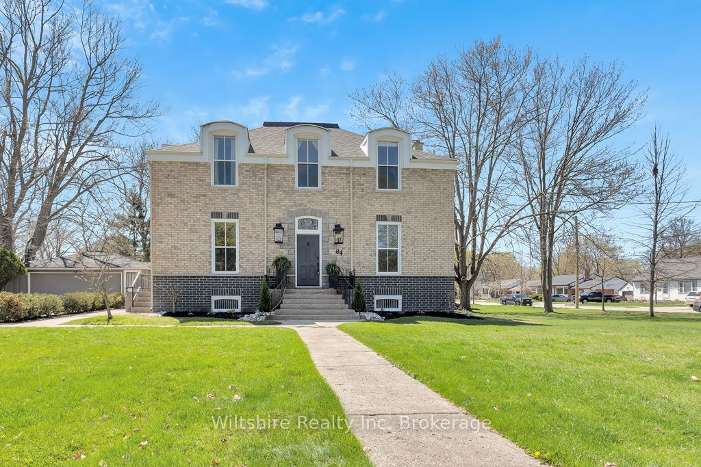 64 South Street W, Aylmer, ON N5H 1R1