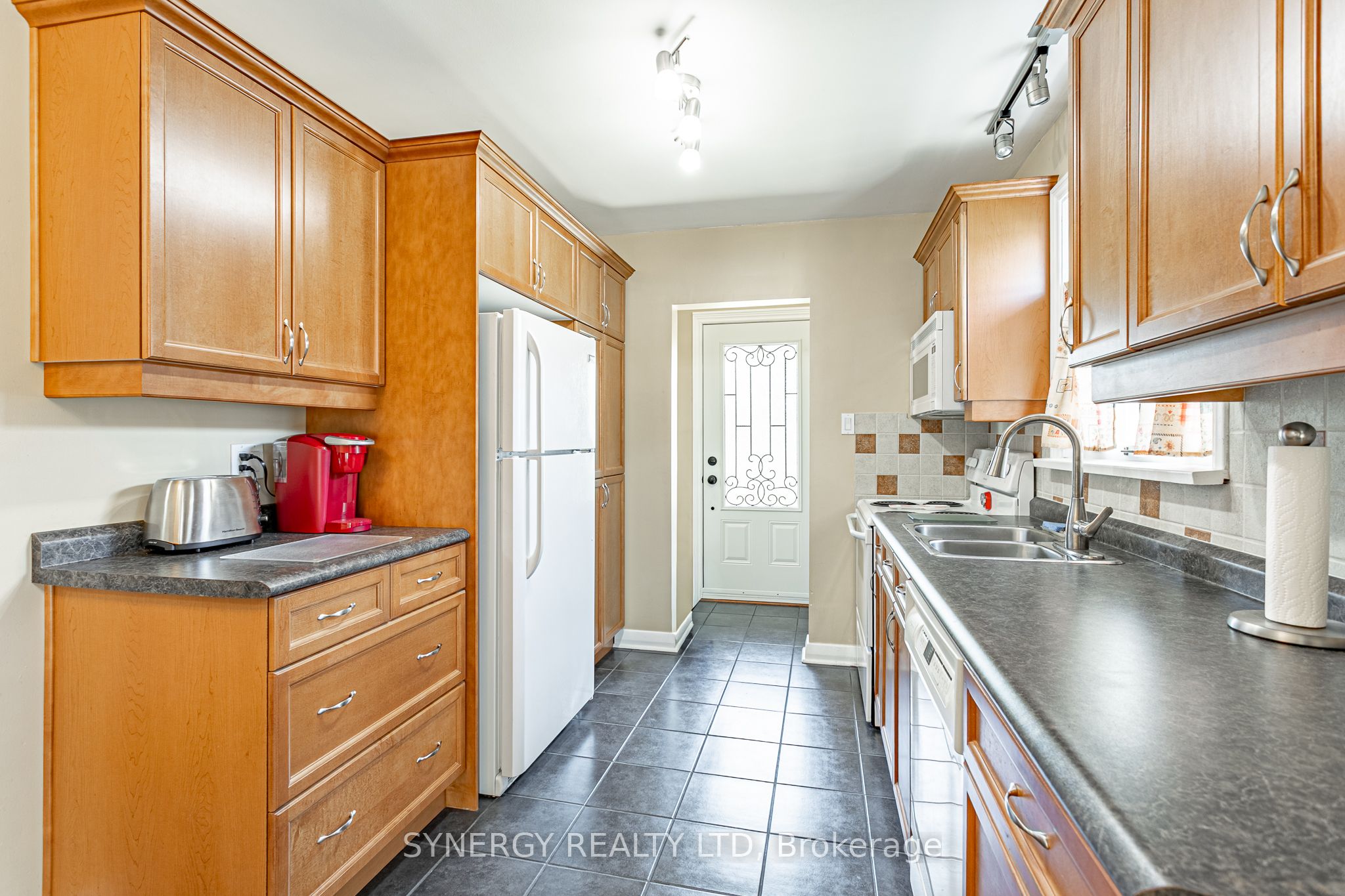 227 Sterling Street, London East, ON N5Y 1Z3 photo 2