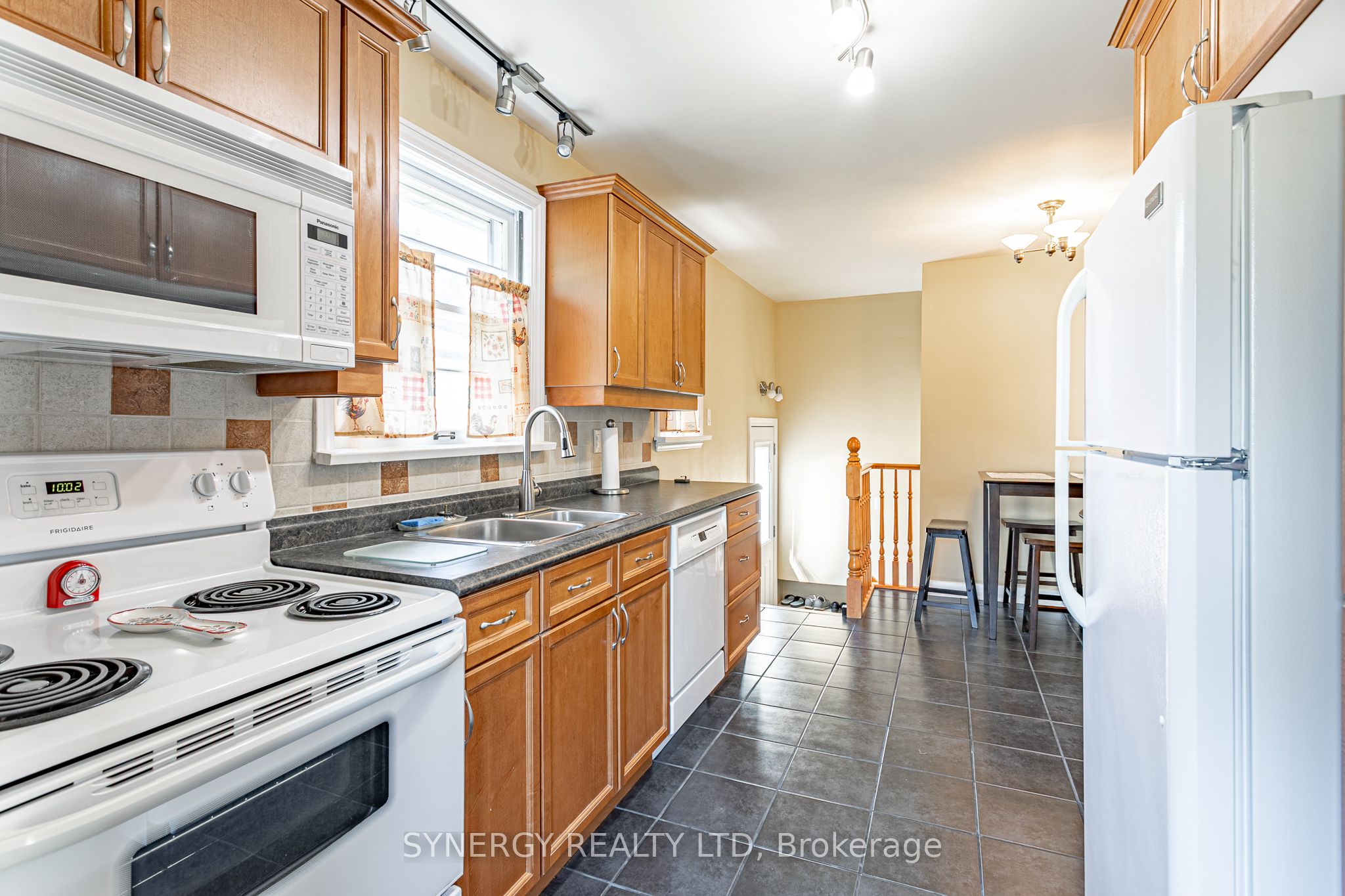 227 Sterling Street, London East, ON N5Y 1Z3 photo 3
