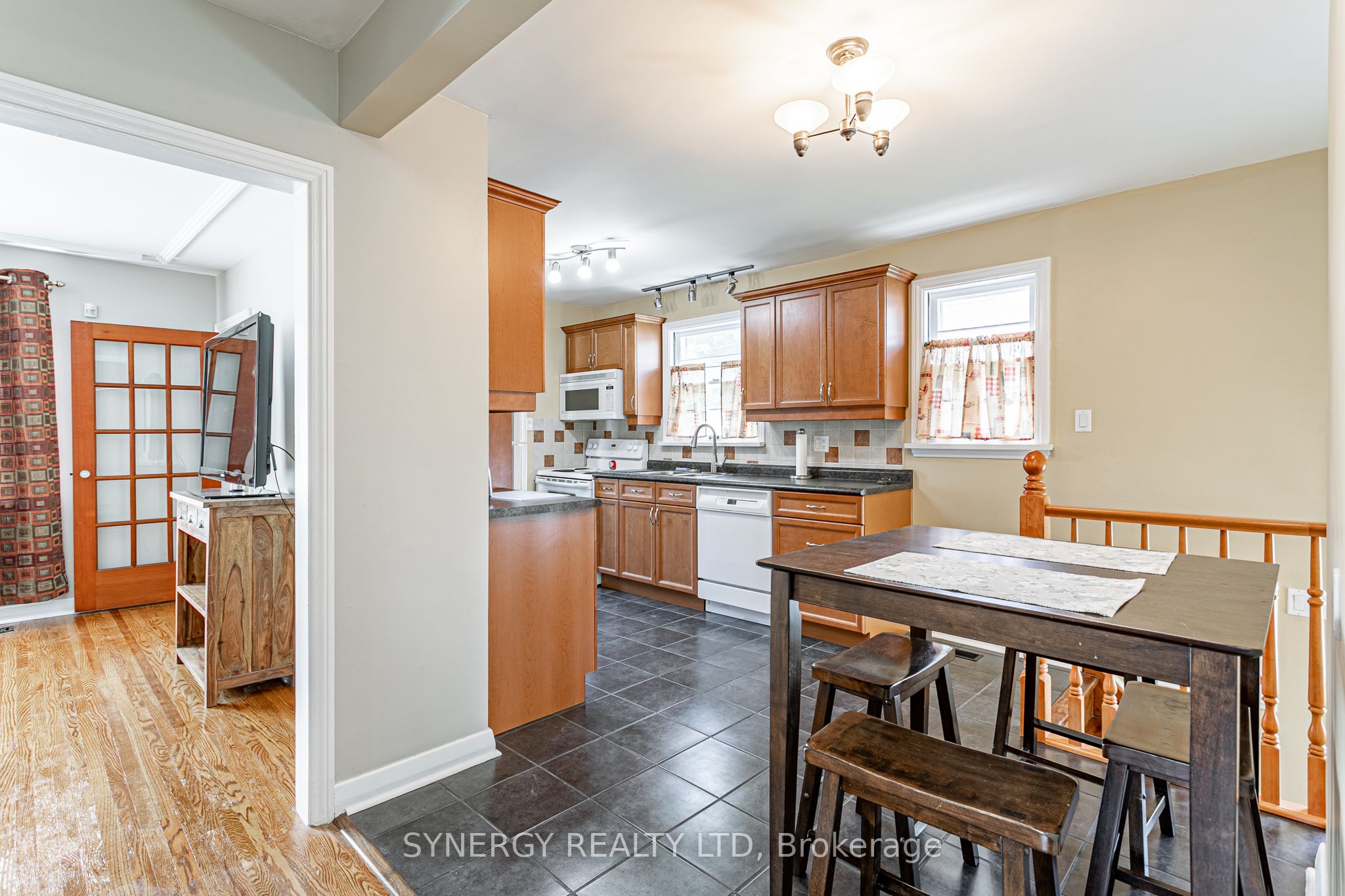 227 Sterling Street, London East, ON N5Y 1Z3 photo 4