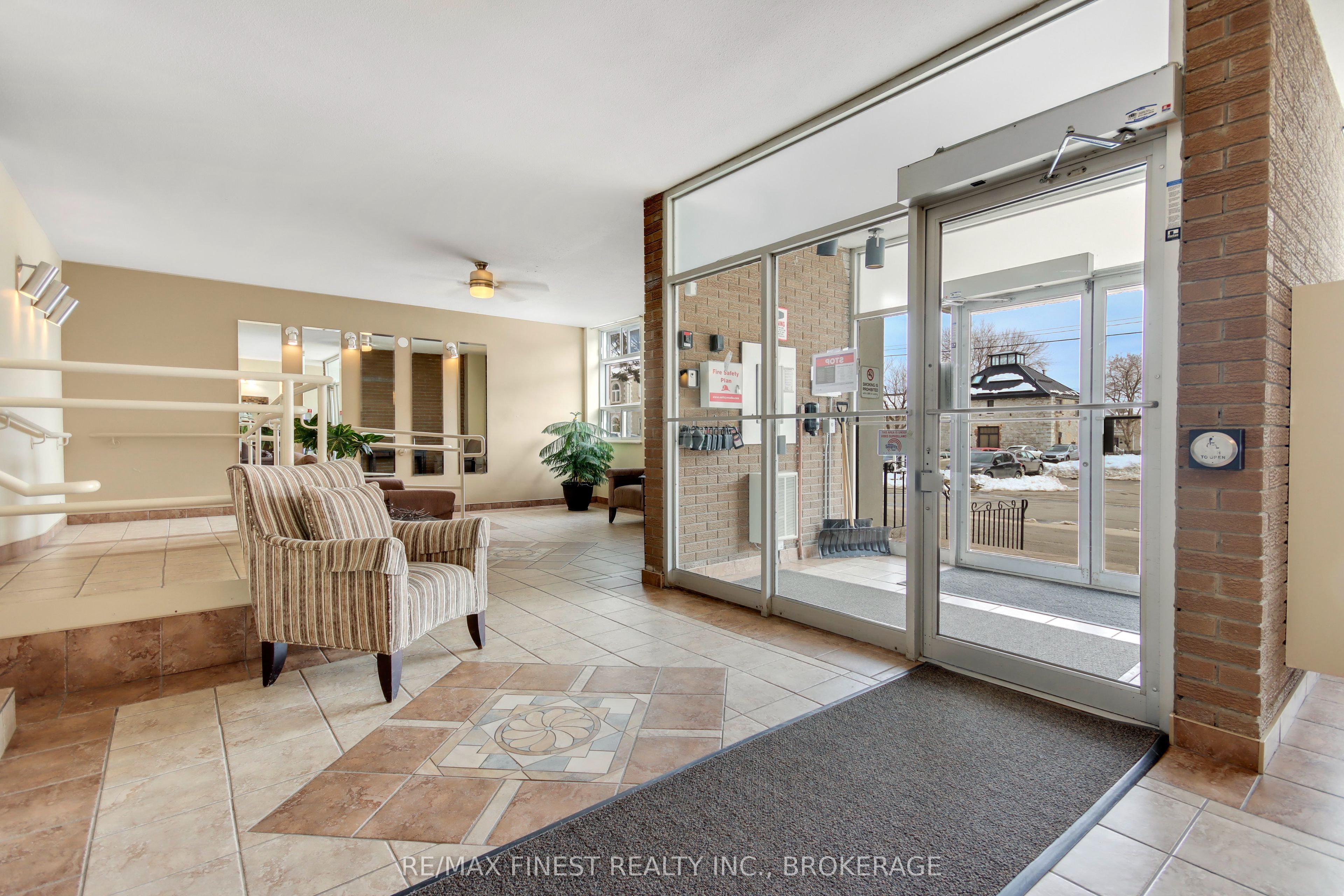 2 Mowat Avenue 206, Kingston, ON K7M 1K1 photo 4