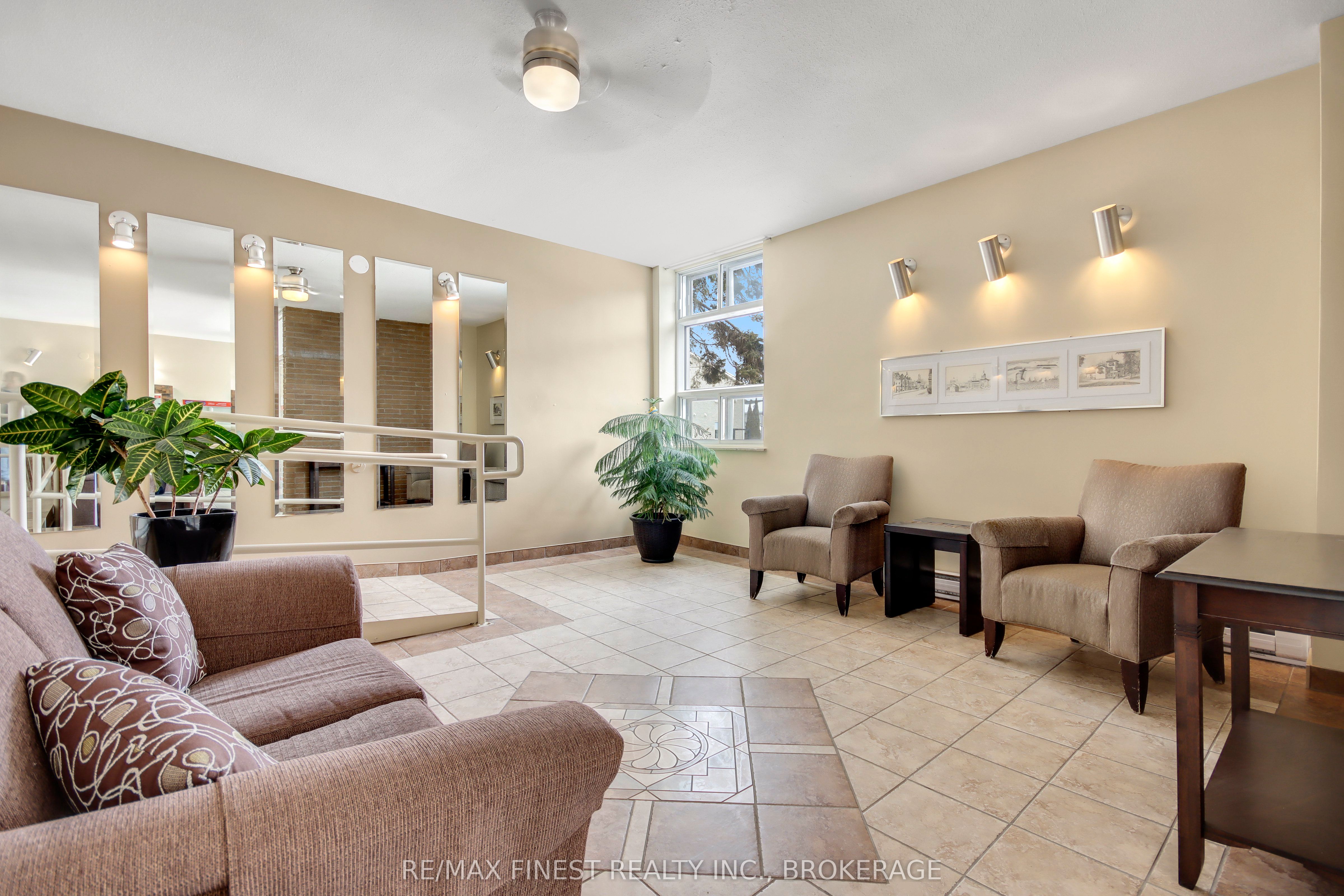 2 Mowat Avenue 206, Kingston, ON K7M 1K1 photo 5