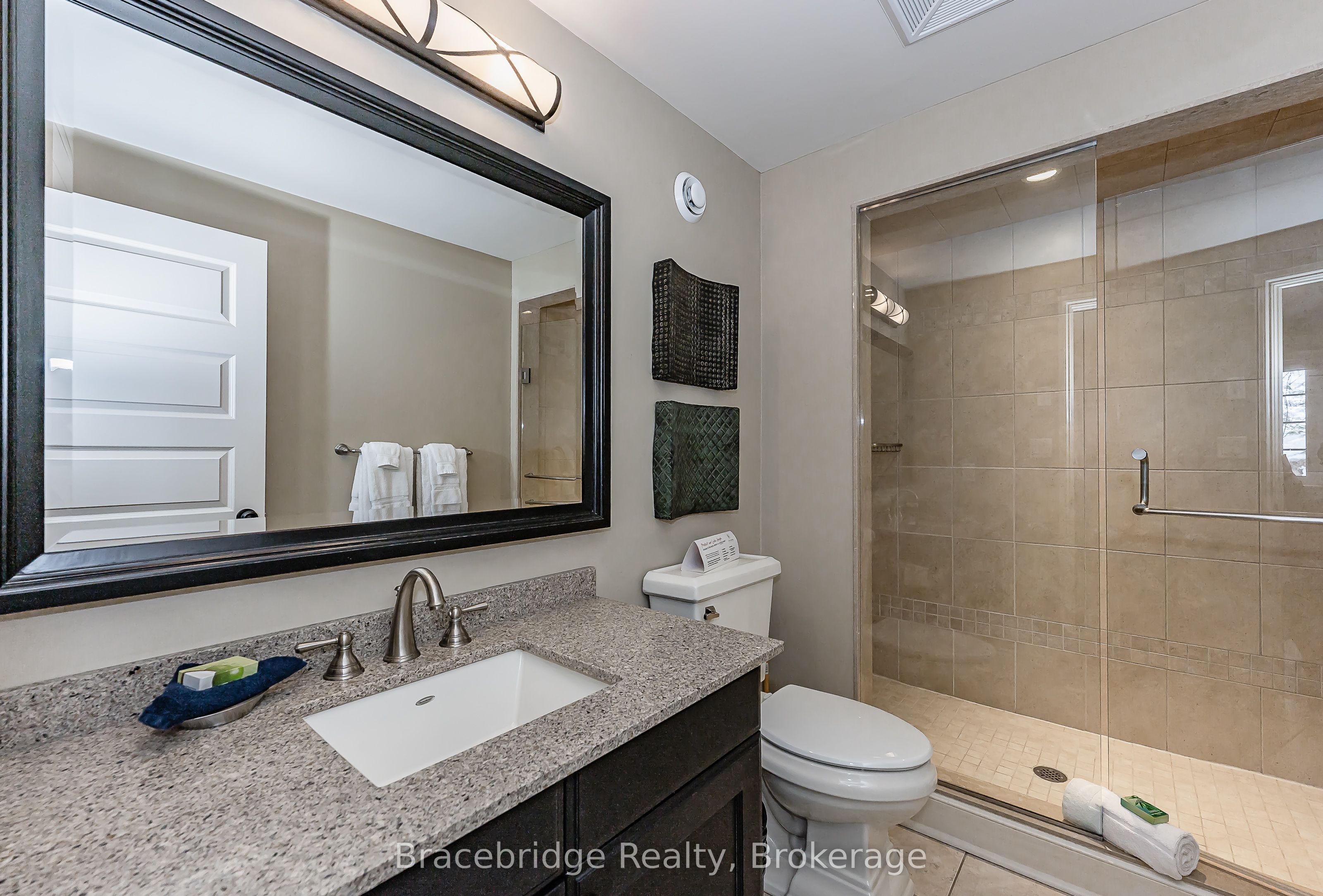 3876 Muskoka Rd 118 Highway W Sandfield 3 W3, Muskoka Lakes, ON P0B 1J0 photo 4