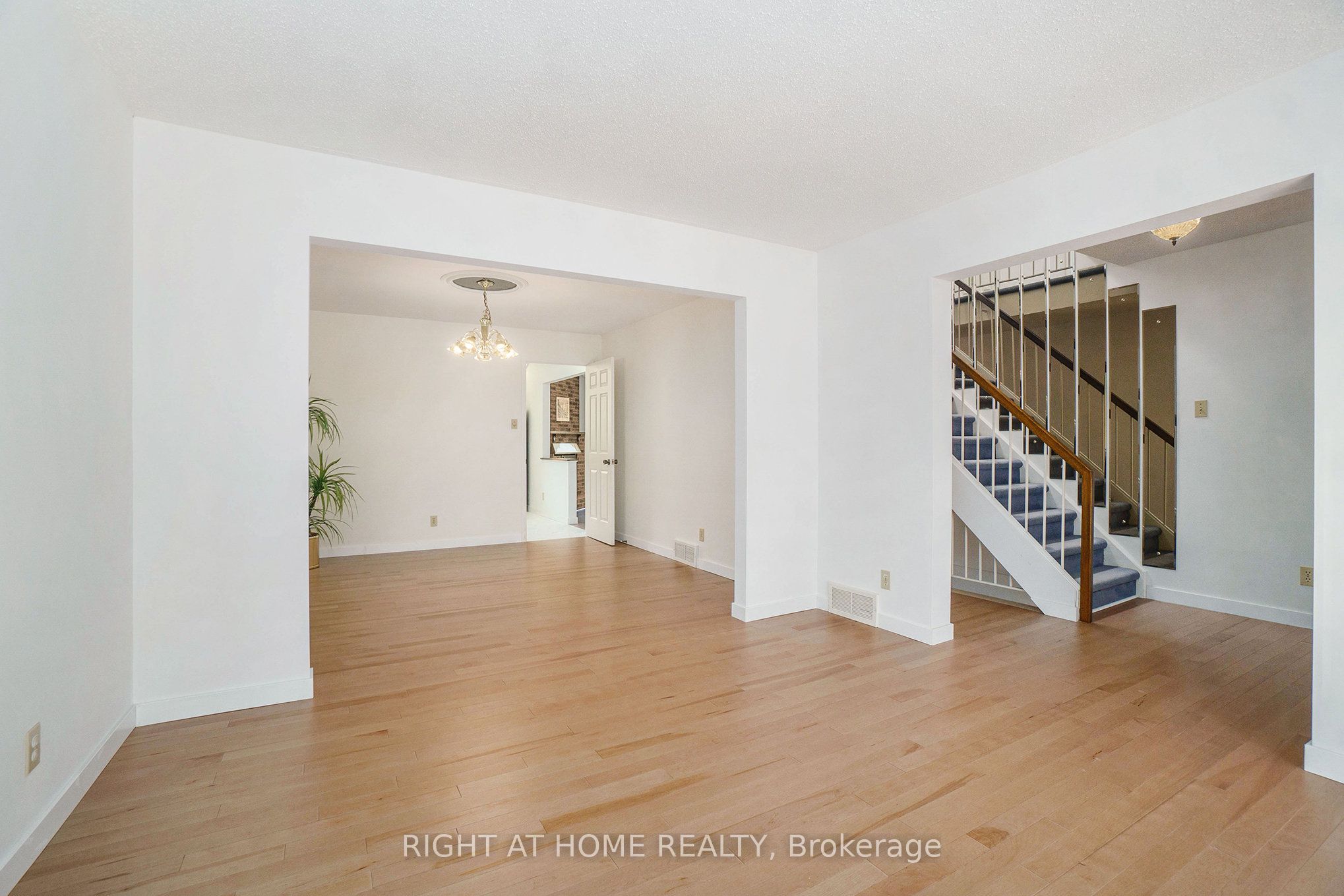 82 Nestow Drive, Tanglewood - Grenfell Glen - Pineglen, ON K2G 4L8 photo 4