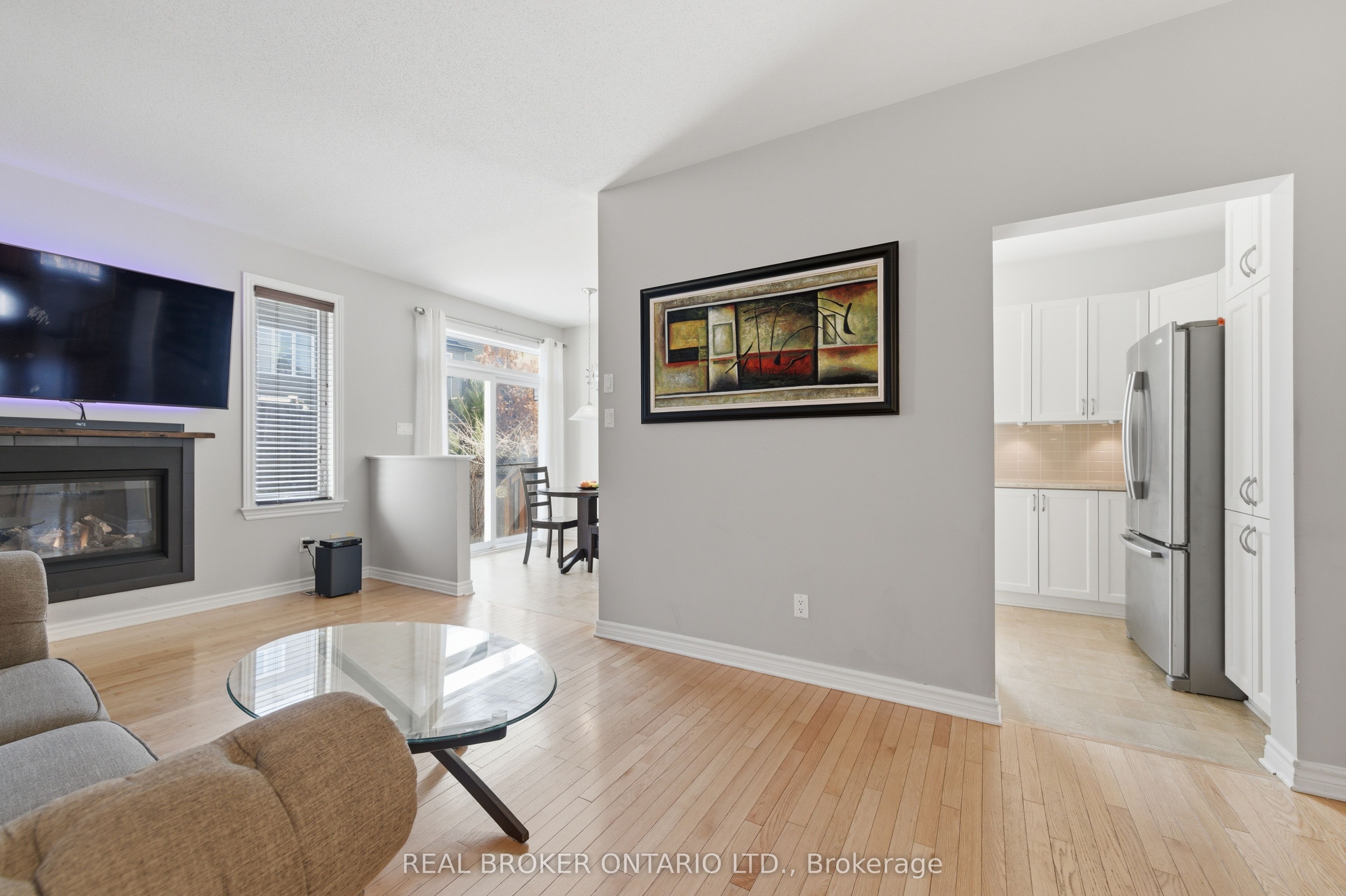 417 STALWART Crescent, Blossom Park - Airport and Area, ON K1T 0H2 photo 3