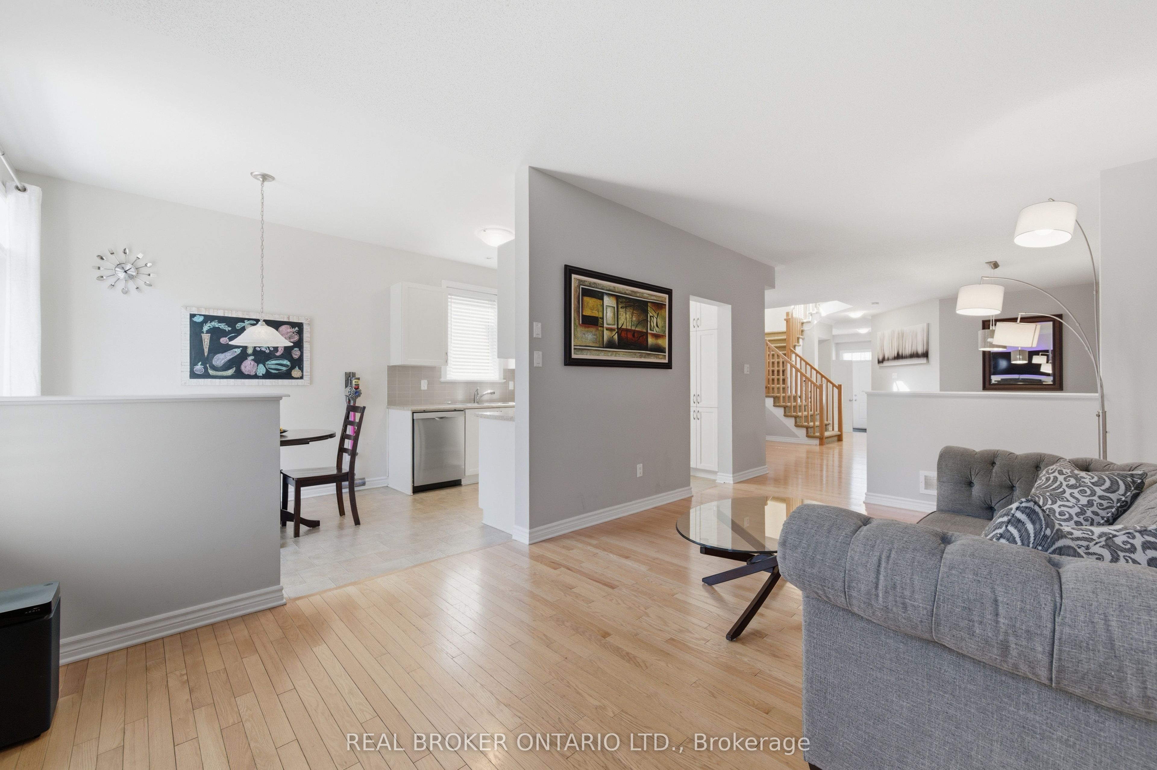 417 STALWART Crescent, Blossom Park - Airport and Area, ON K1T 0H2 photo 4