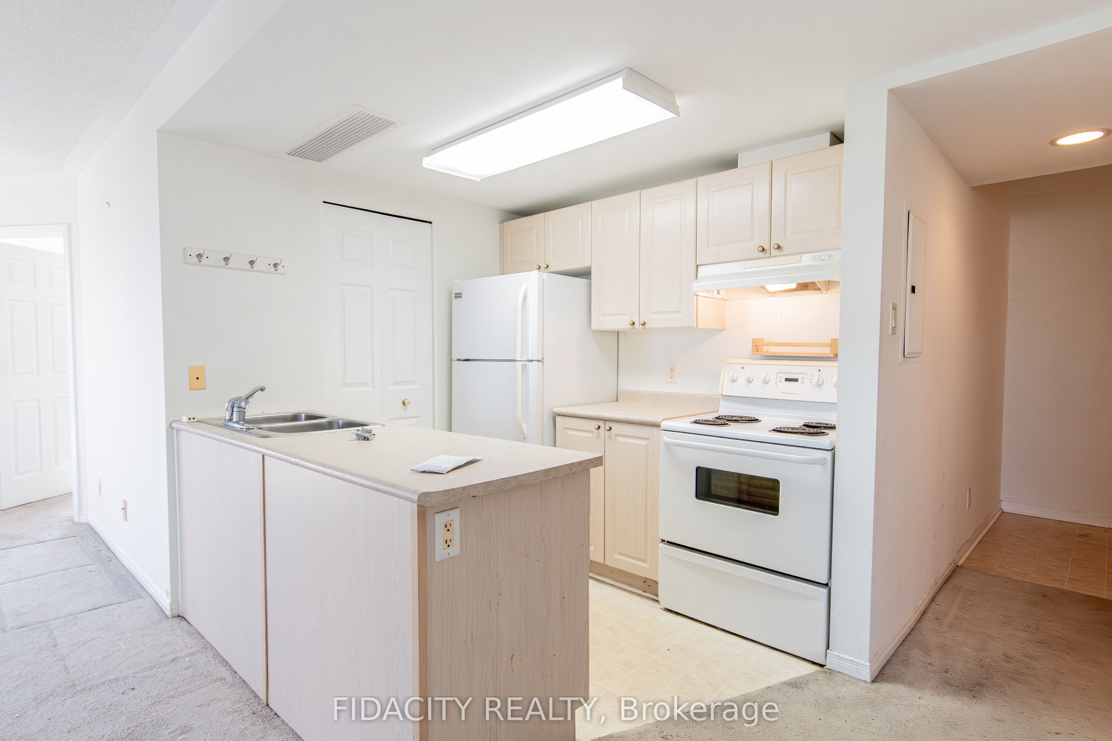 310 Central Park Drive 7N, Carlington - Central Park, ON K2C 4G4 photo 4
