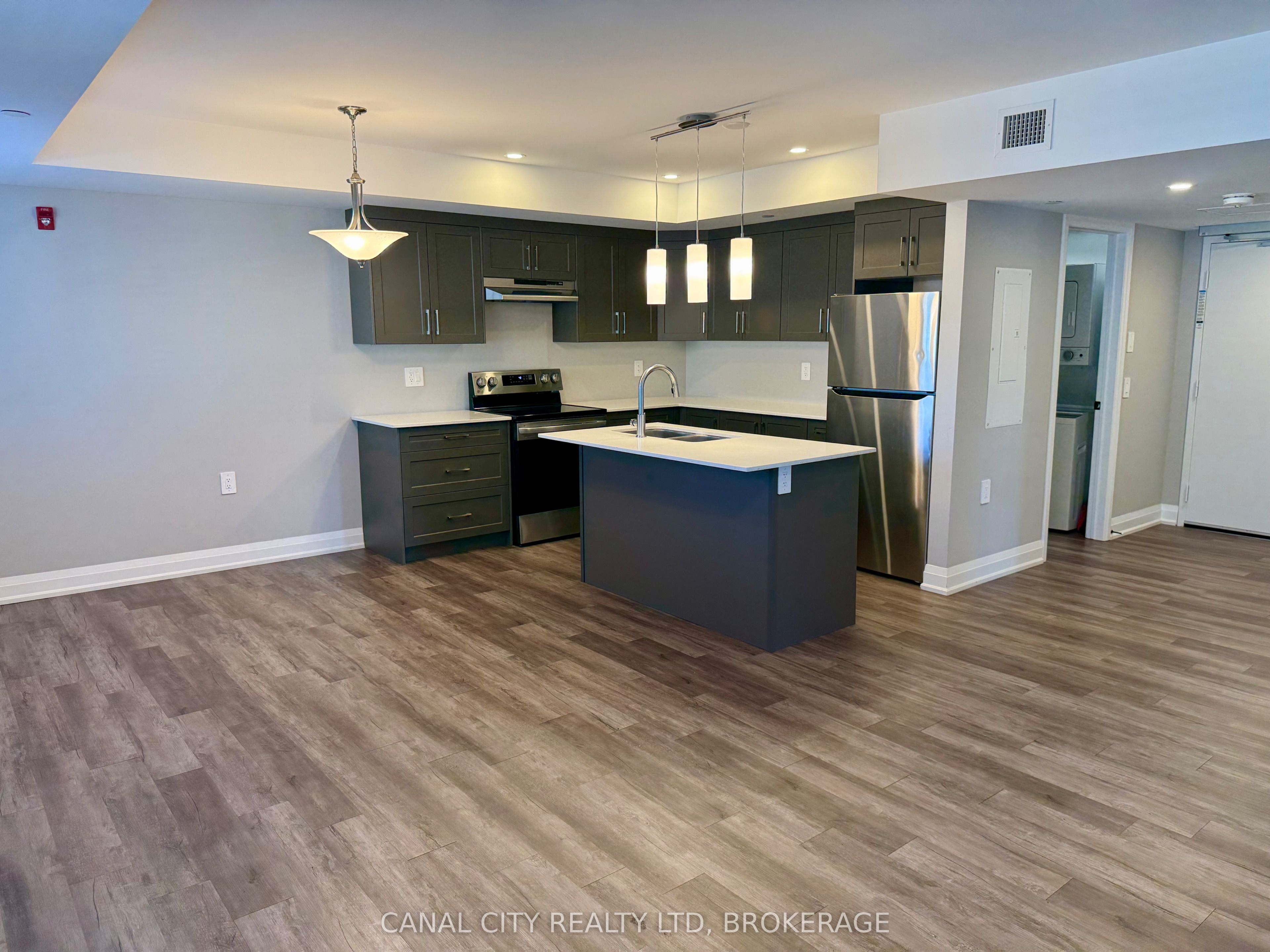 6 Ann Street 4, Thorold, ON L2V 2J3 photo 3