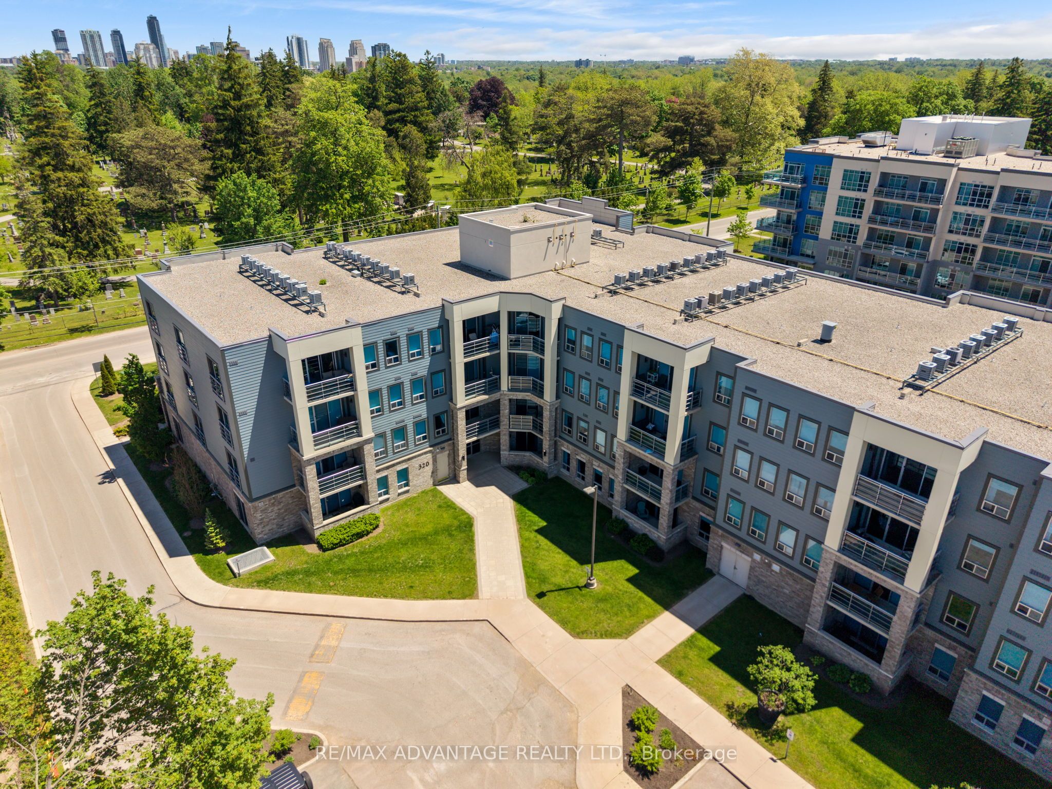 320 Sugarcreek Trail 109, London North, ON N6H 0G3 photo 4