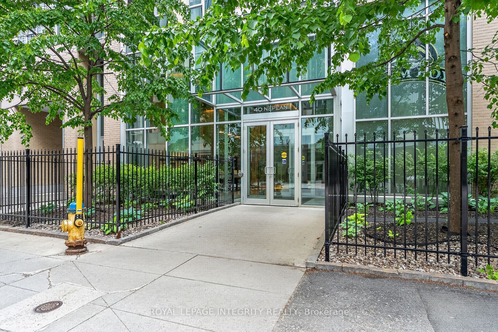 40 Nepean Street 2102, Ottawa Centre, ON K2P 0X5 photo 4
