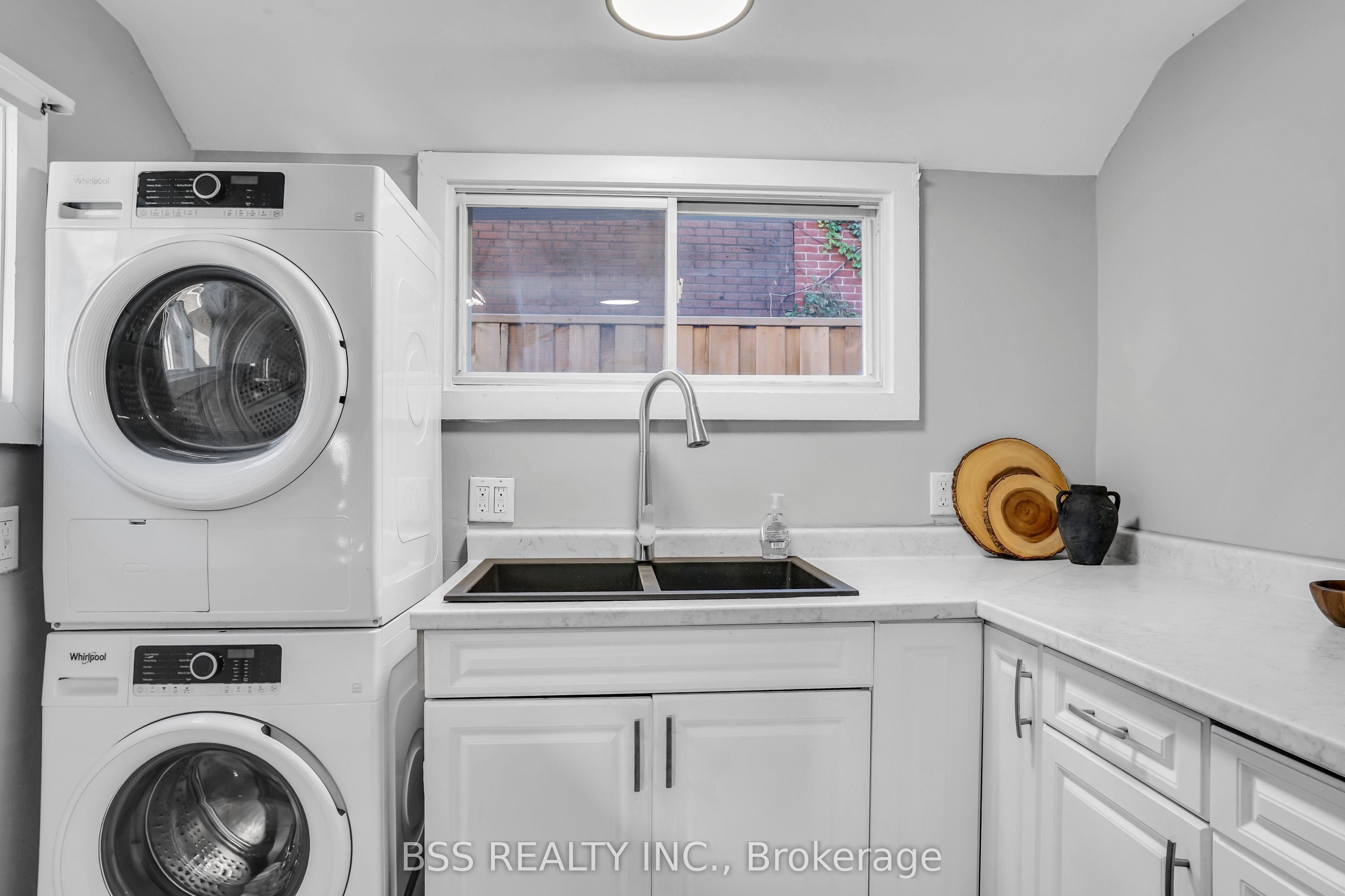 297 Sherbrooke Street, Peterborough, ON K9J 2N7 photo 3