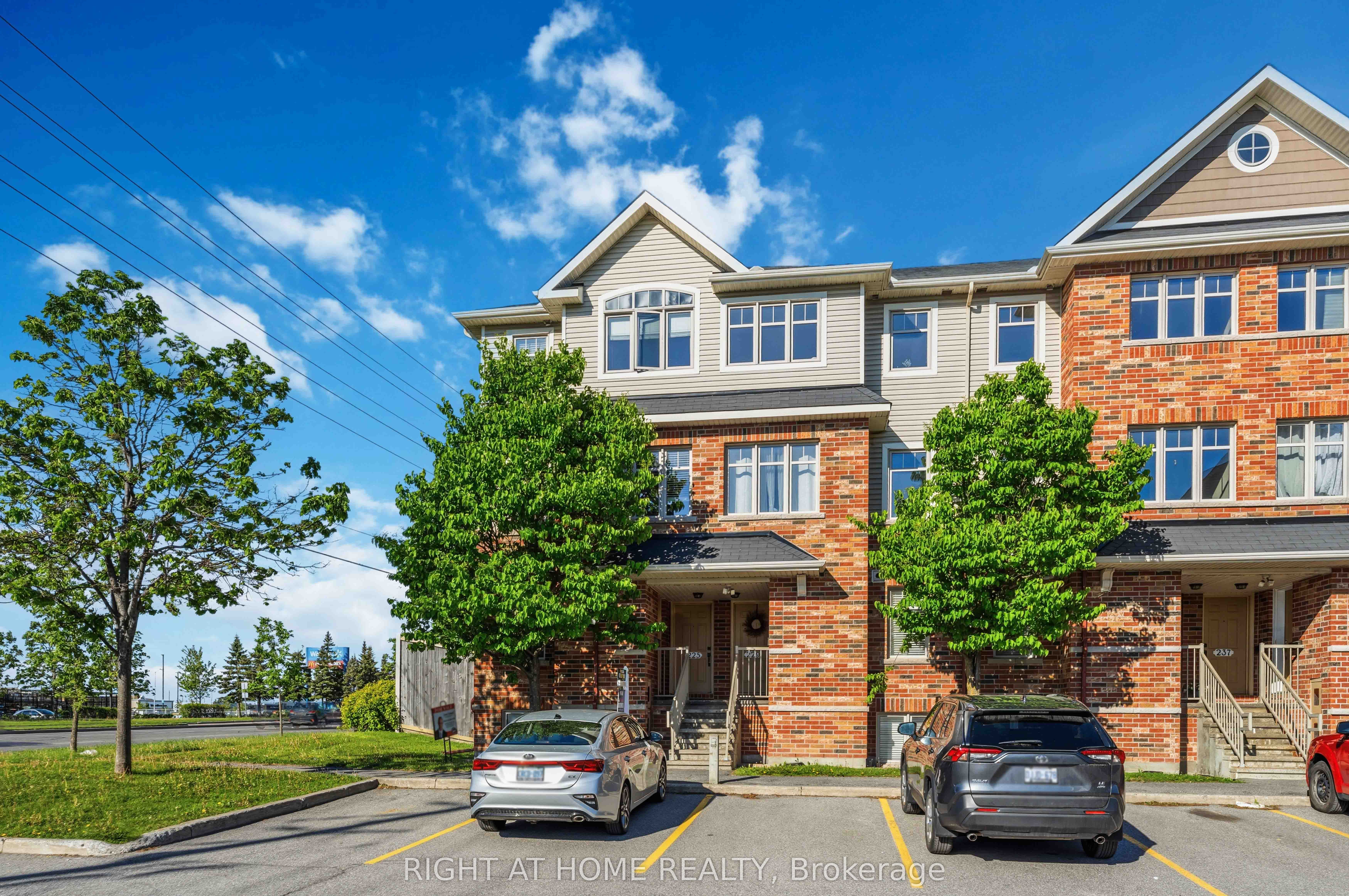 227 Keltie Private, Barrhaven, ON K2J 0A3 photo 2