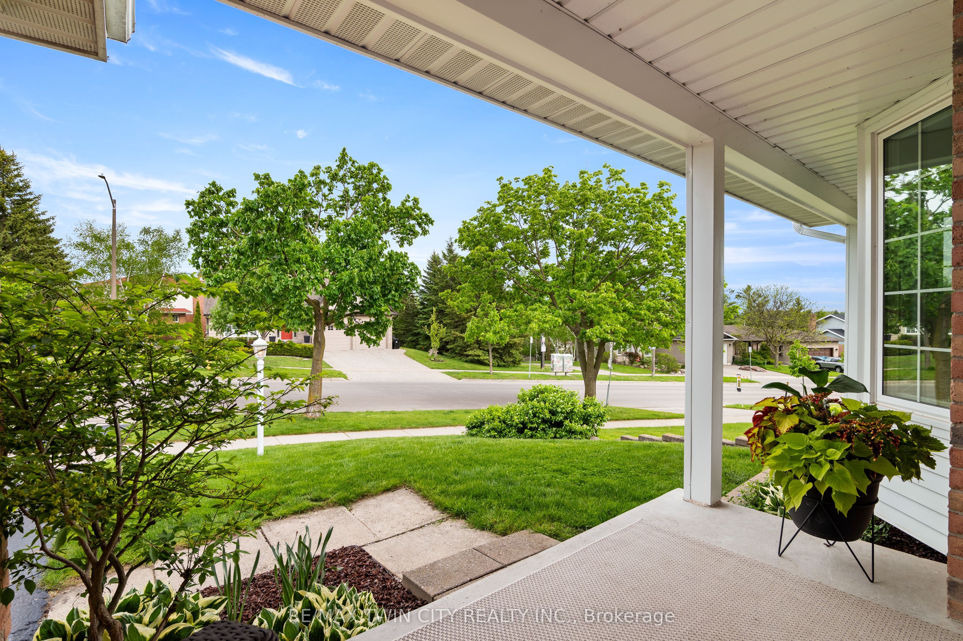 240 Grand River Boulevard, Kitchener, ON N2A 3G8 photo 4