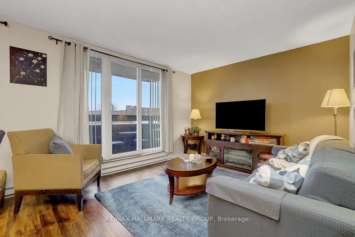 2000 Jasmine Crescent 210, Beacon Hill North - South and Area, ON K1J 8K4 photo 2