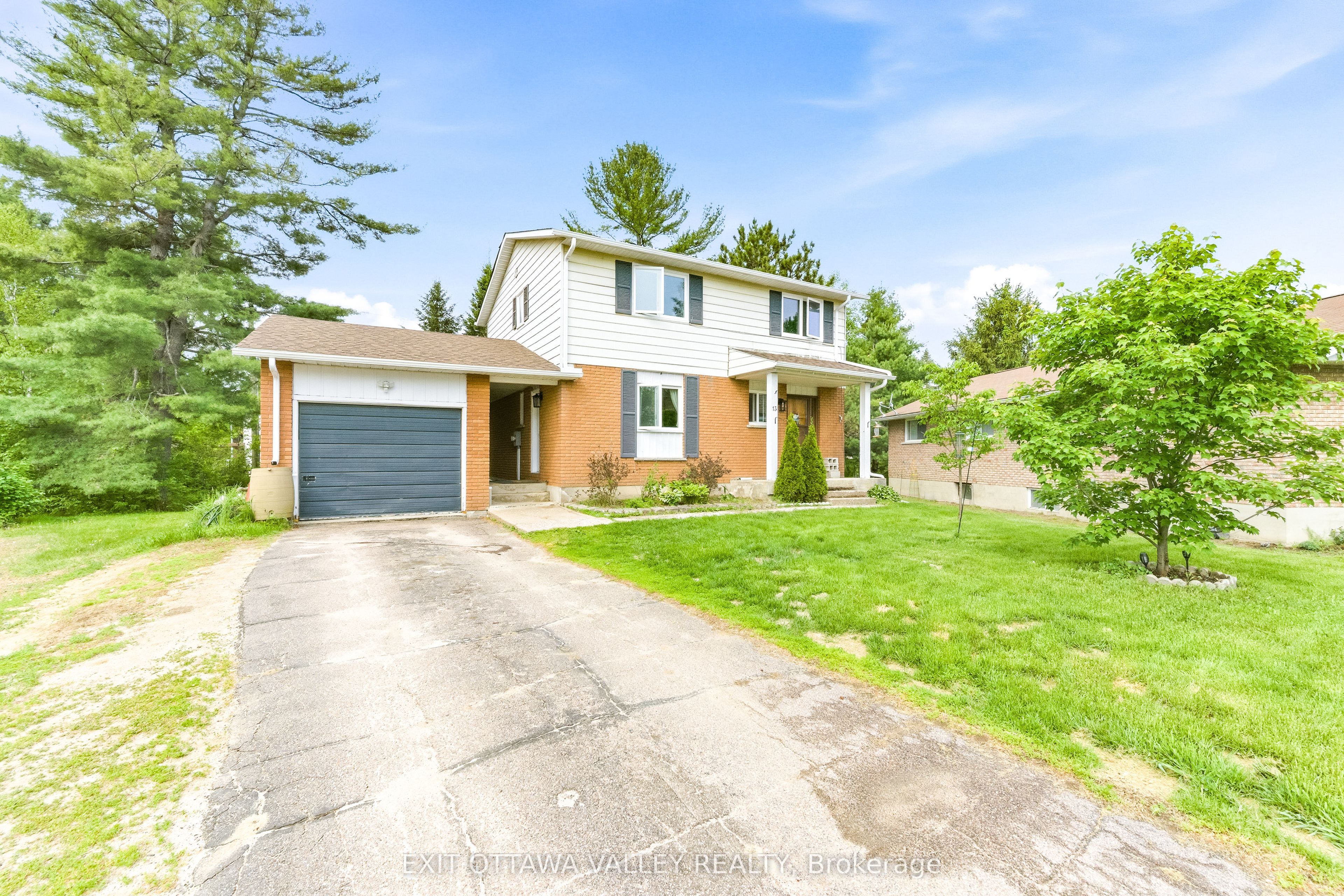 13 Tamarack Street, Deep River, ON K0J 1P0 photo 2