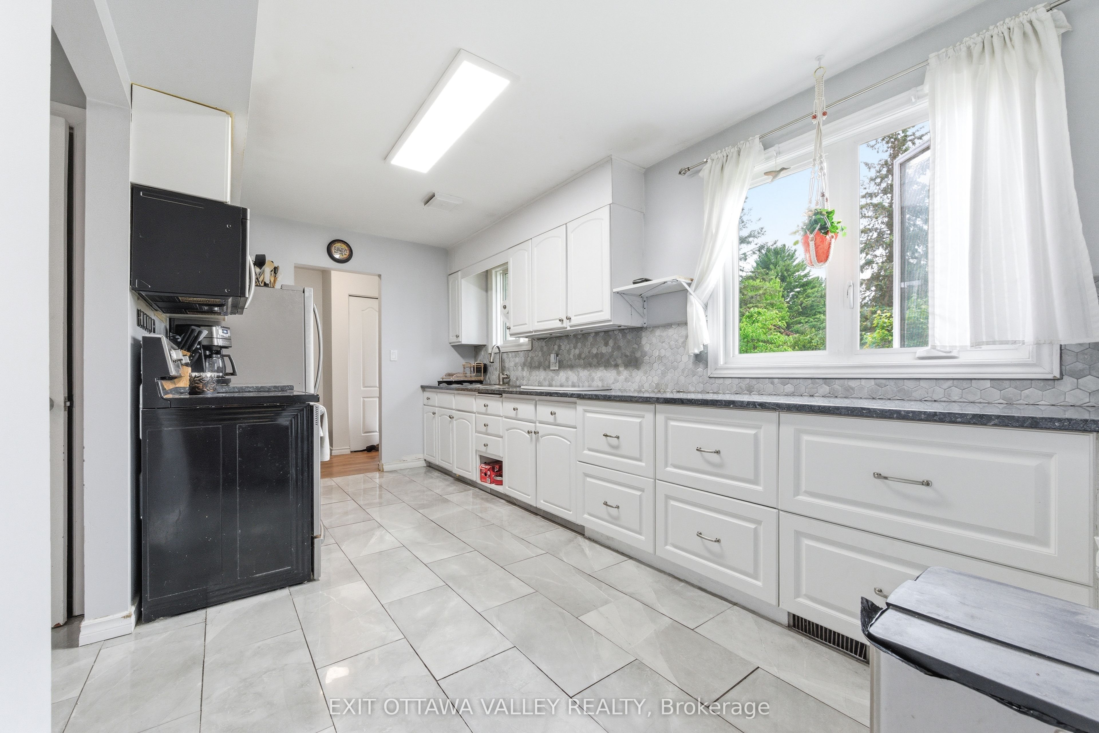 13 Tamarack Street, Deep River, ON K0J 1P0 photo 4