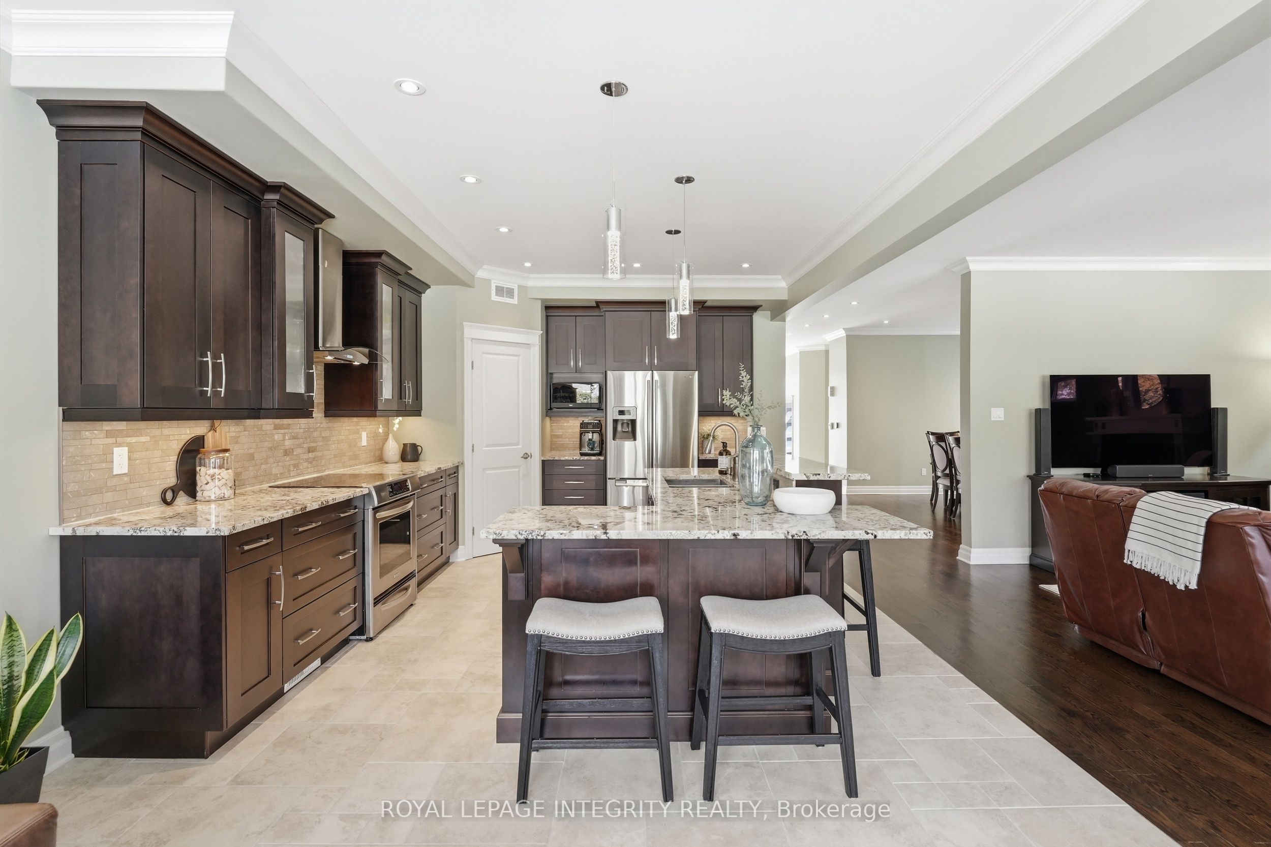 476 Ancaster Avenue, Woodroffe, ON K2B 5B7 photo 2