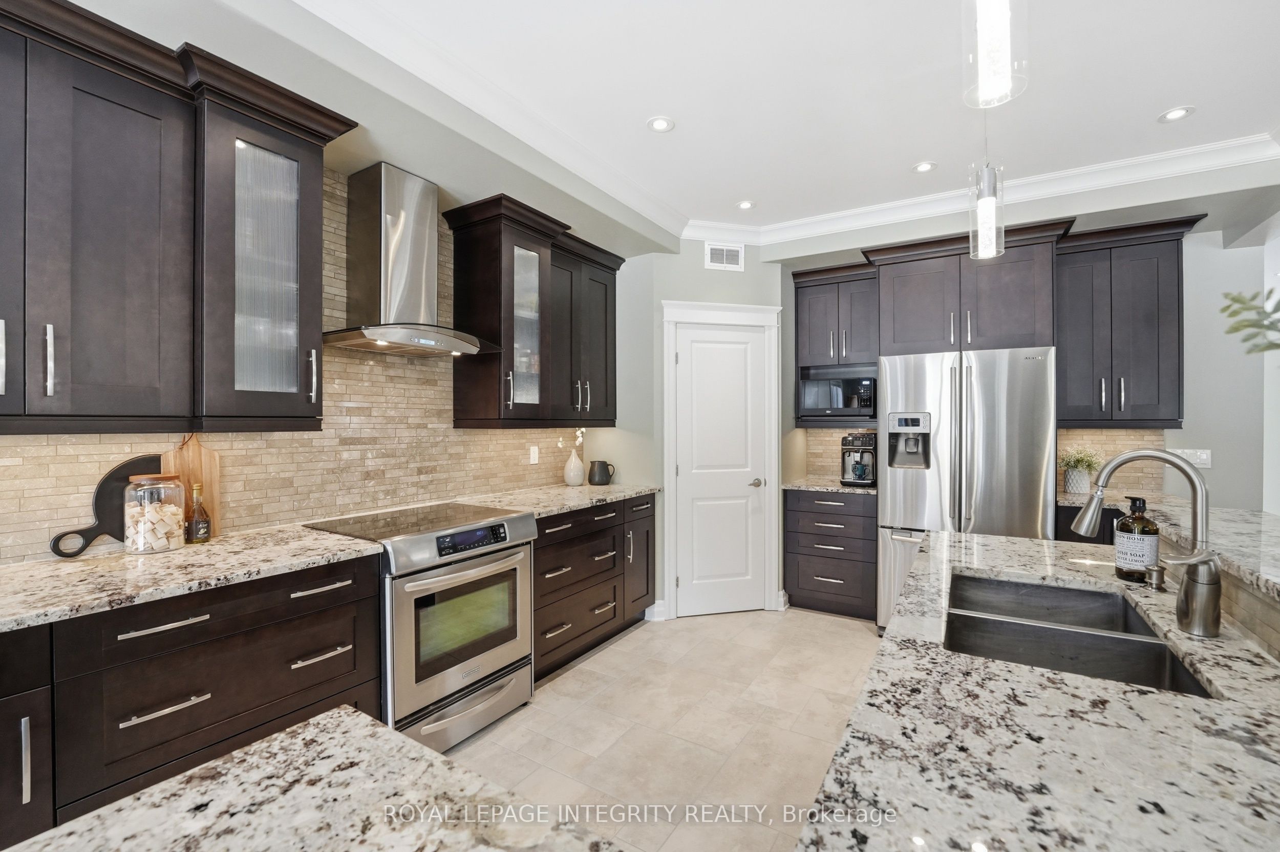 476 Ancaster Avenue, Woodroffe, ON K2B 5B7 photo 3