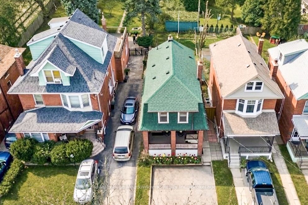 216 Maplewood Avenue, Hamilton, ON L8M 1X8