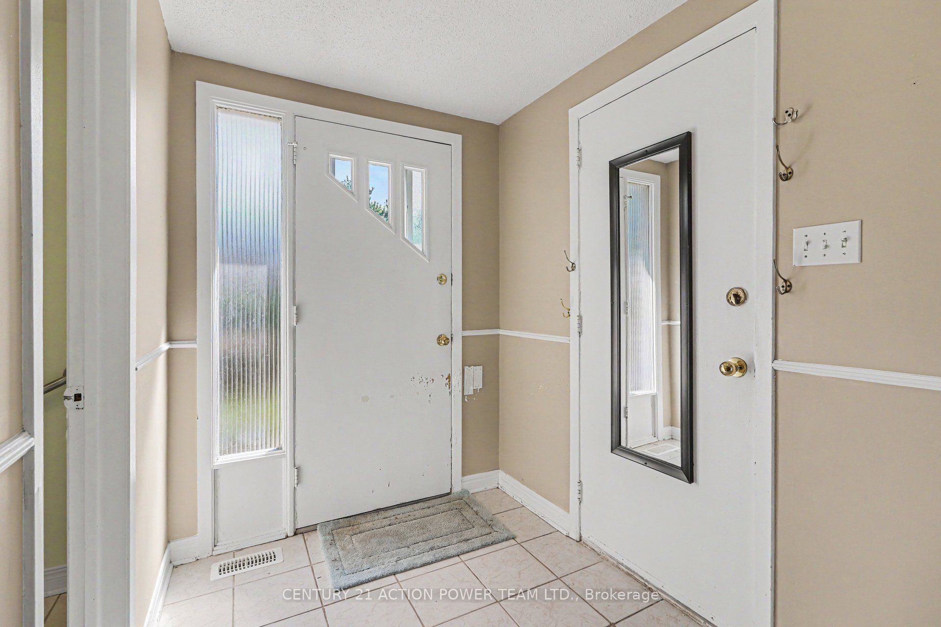 303 Hoylake Crescent, Orleans - Cumberland and Area, ON K1E 1M1 photo 3