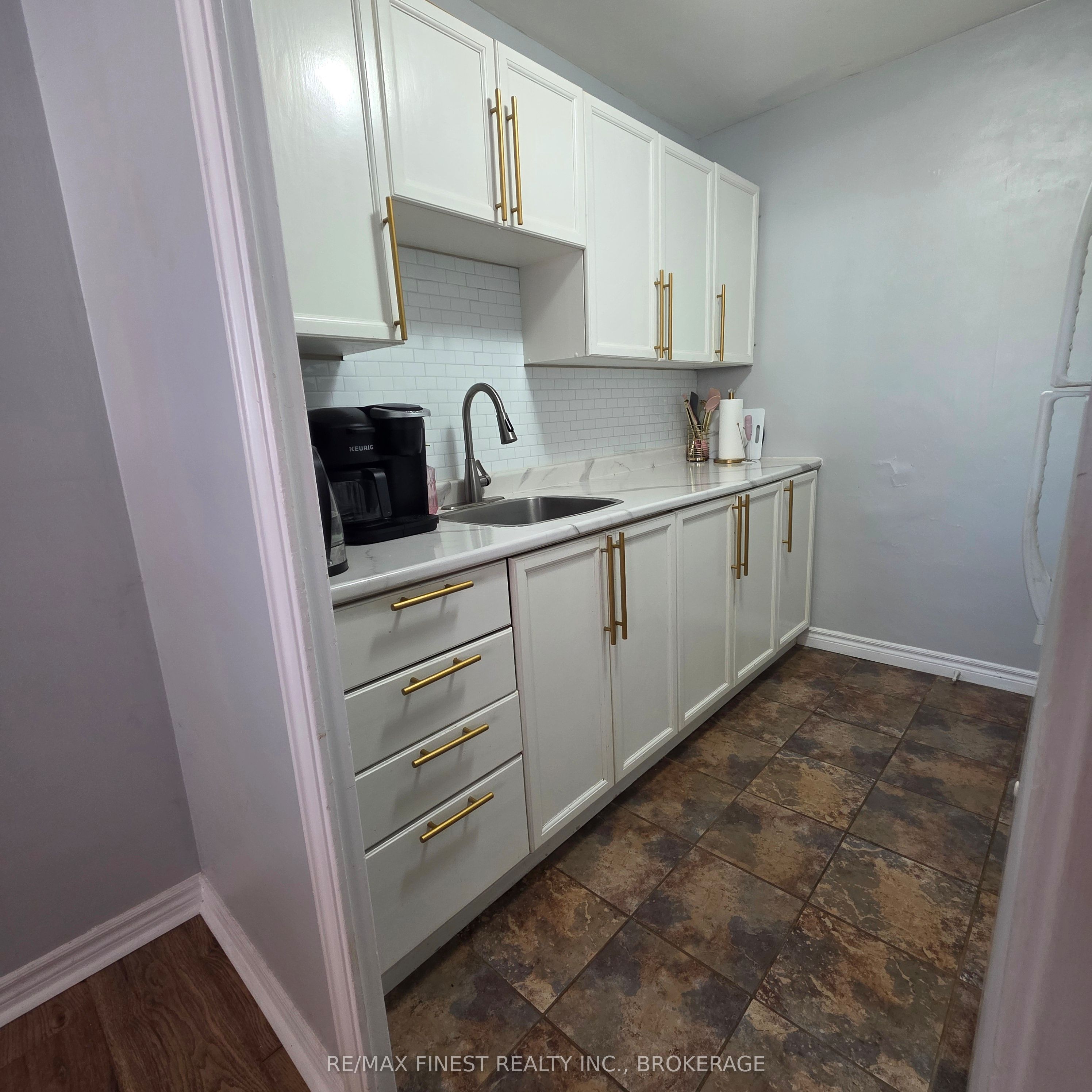 1 Mowat Avenue 106, Kingston, ON K7M 1J8 photo 4