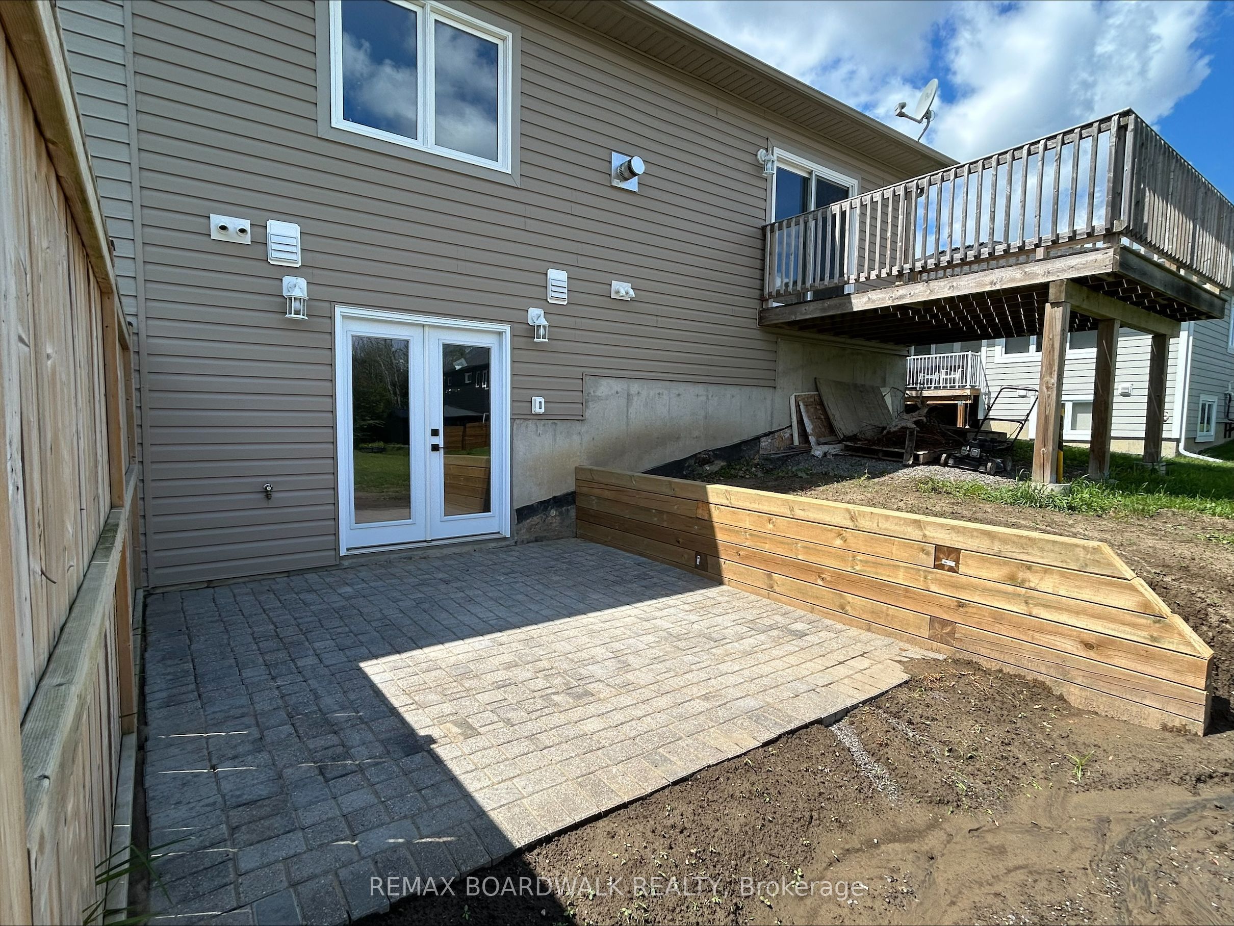 1025 Aspen Drive, Brockville, ON K6V 7G2 photo 2