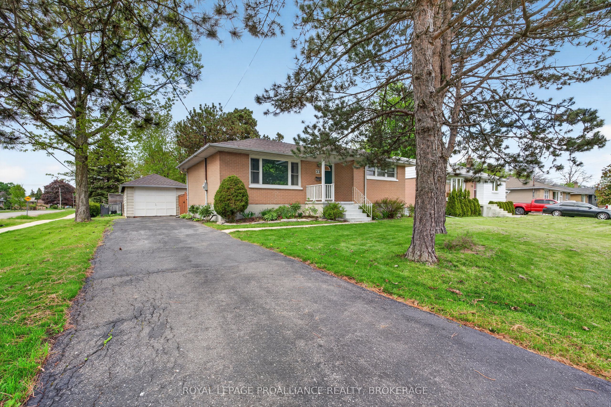 32 Lennox Street, Kingston, ON K7M 4S2