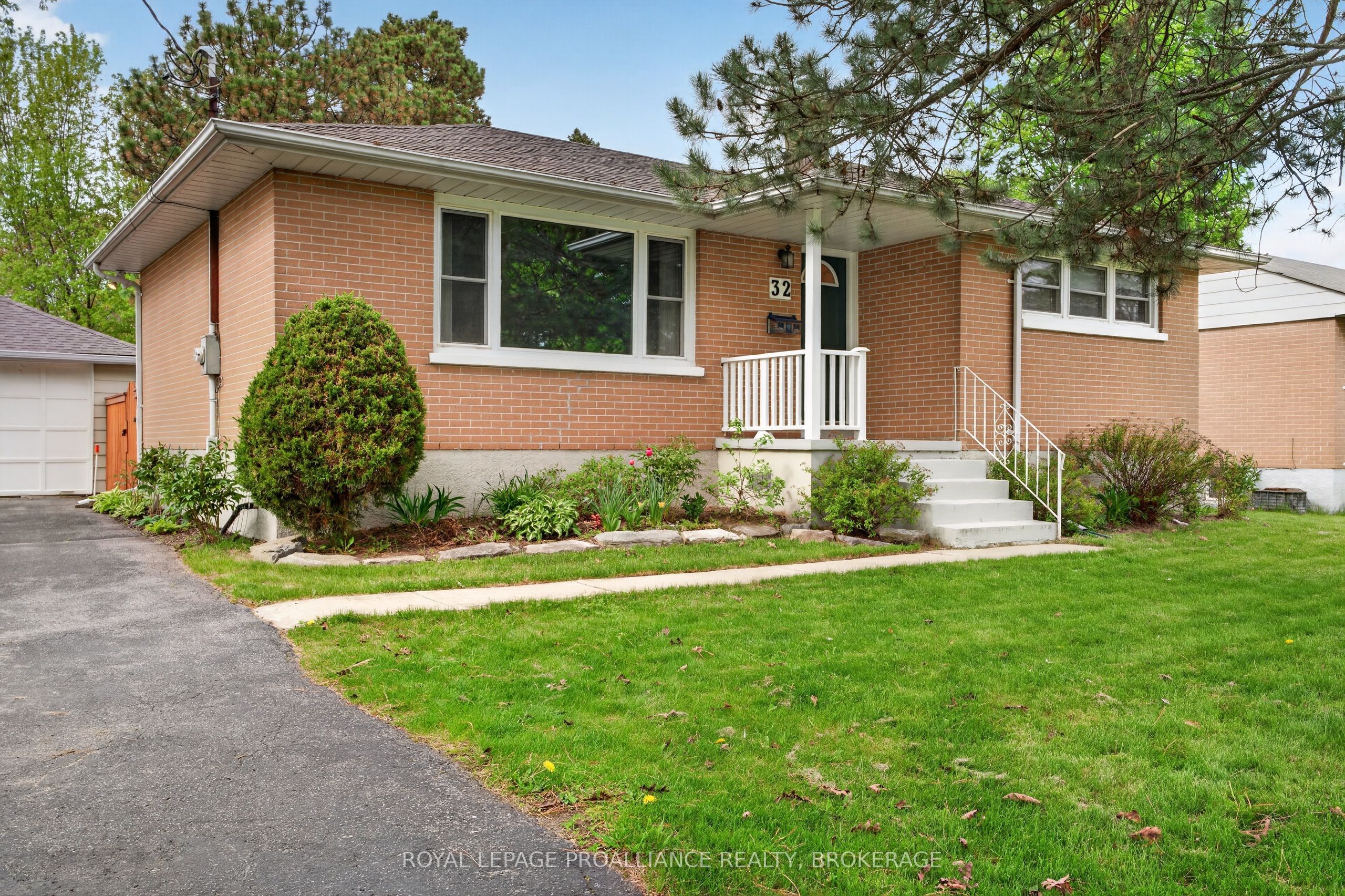 32 Lennox Street, Kingston, ON K7M 4S2 photo 2
